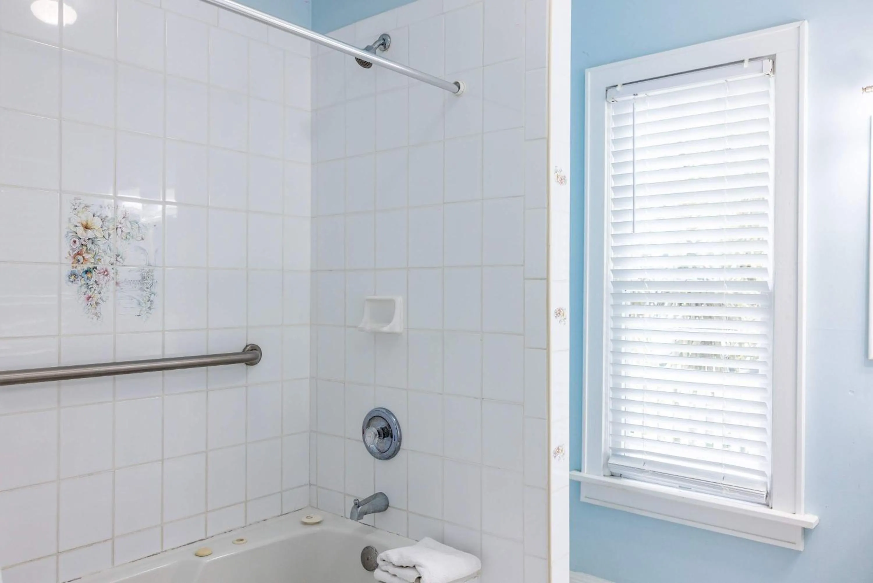 Deluxe King with Balcony - at James House with Parking!