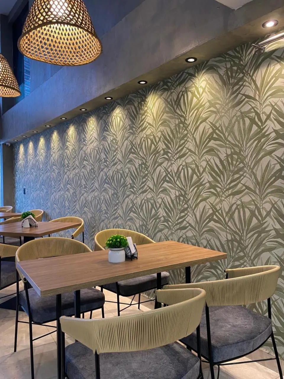 Restaurant/places to eat in Street 55 Hotel