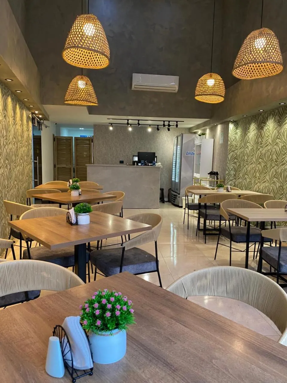 Restaurant/places to eat in Street 55 Hotel