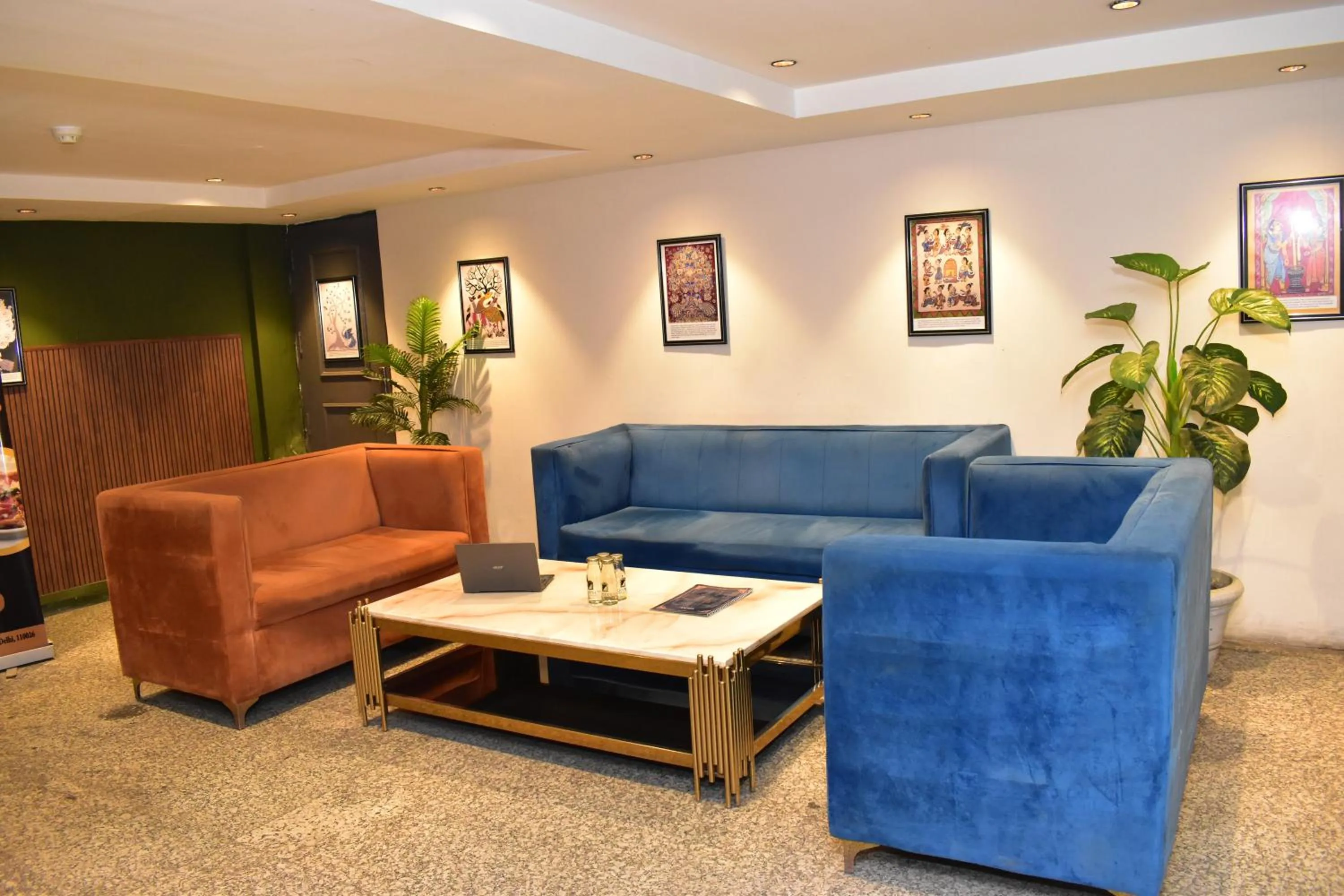 Living room in Qotel Comfort Golden Saffron Punjabi Bagh New Delhi