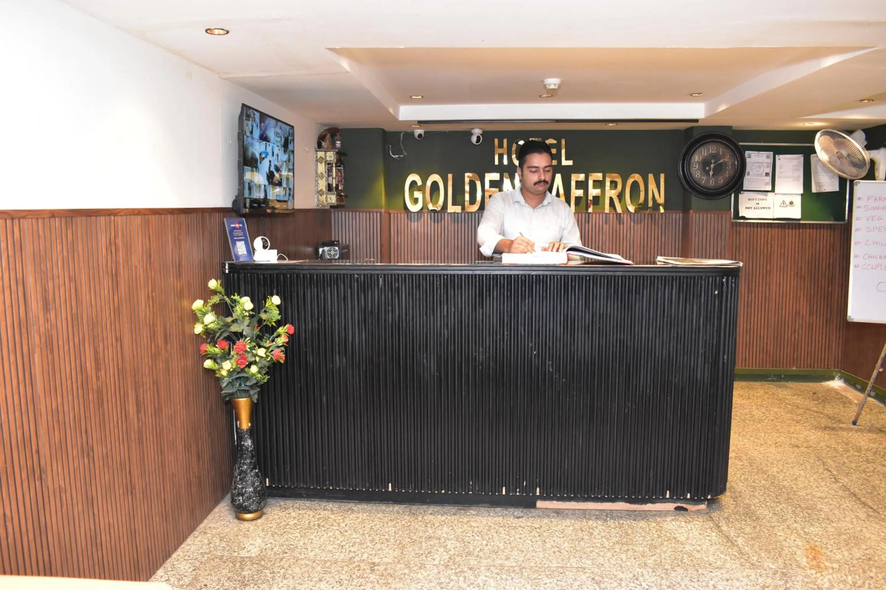 People in Qotel Comfort Golden Saffron Punjabi Bagh New Delhi