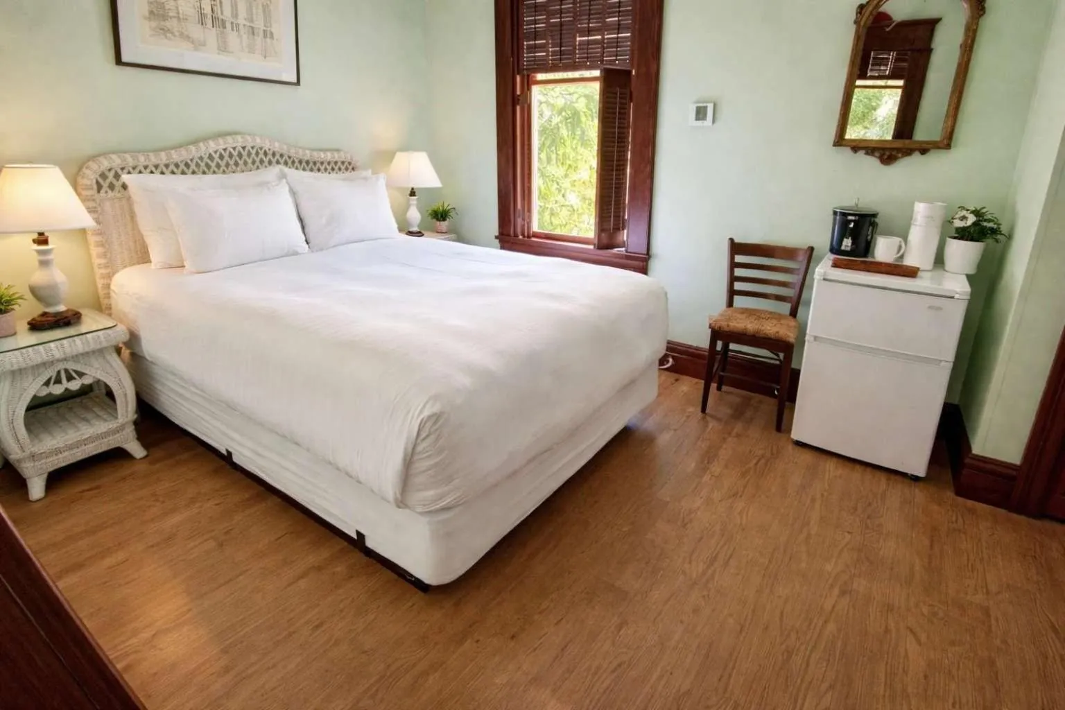 Bed in Classic Queen - Curry Mansion with Heated Pool