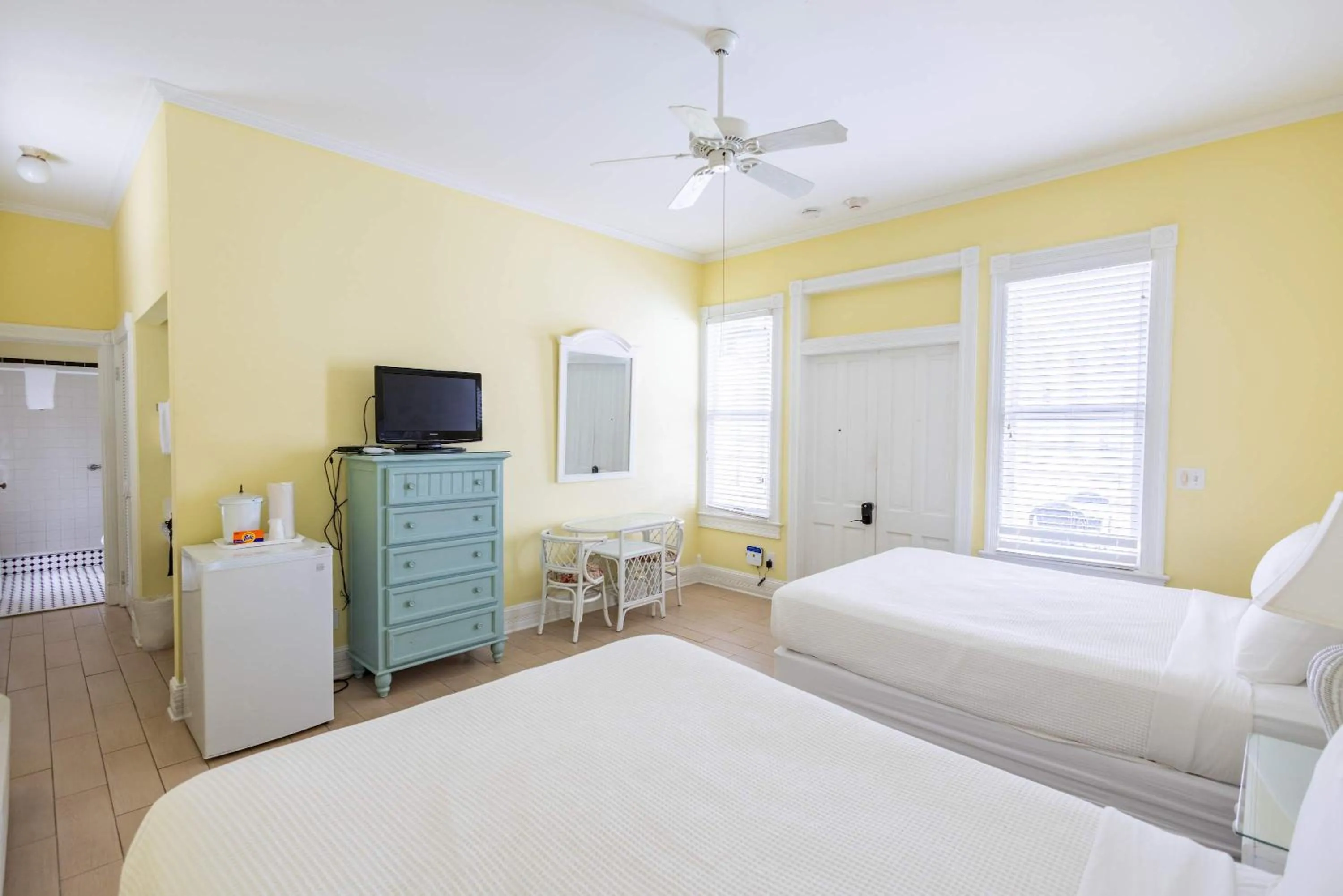 Bed in Deluxe Queen at the Curry Mansion - Parking & Heated Pool!