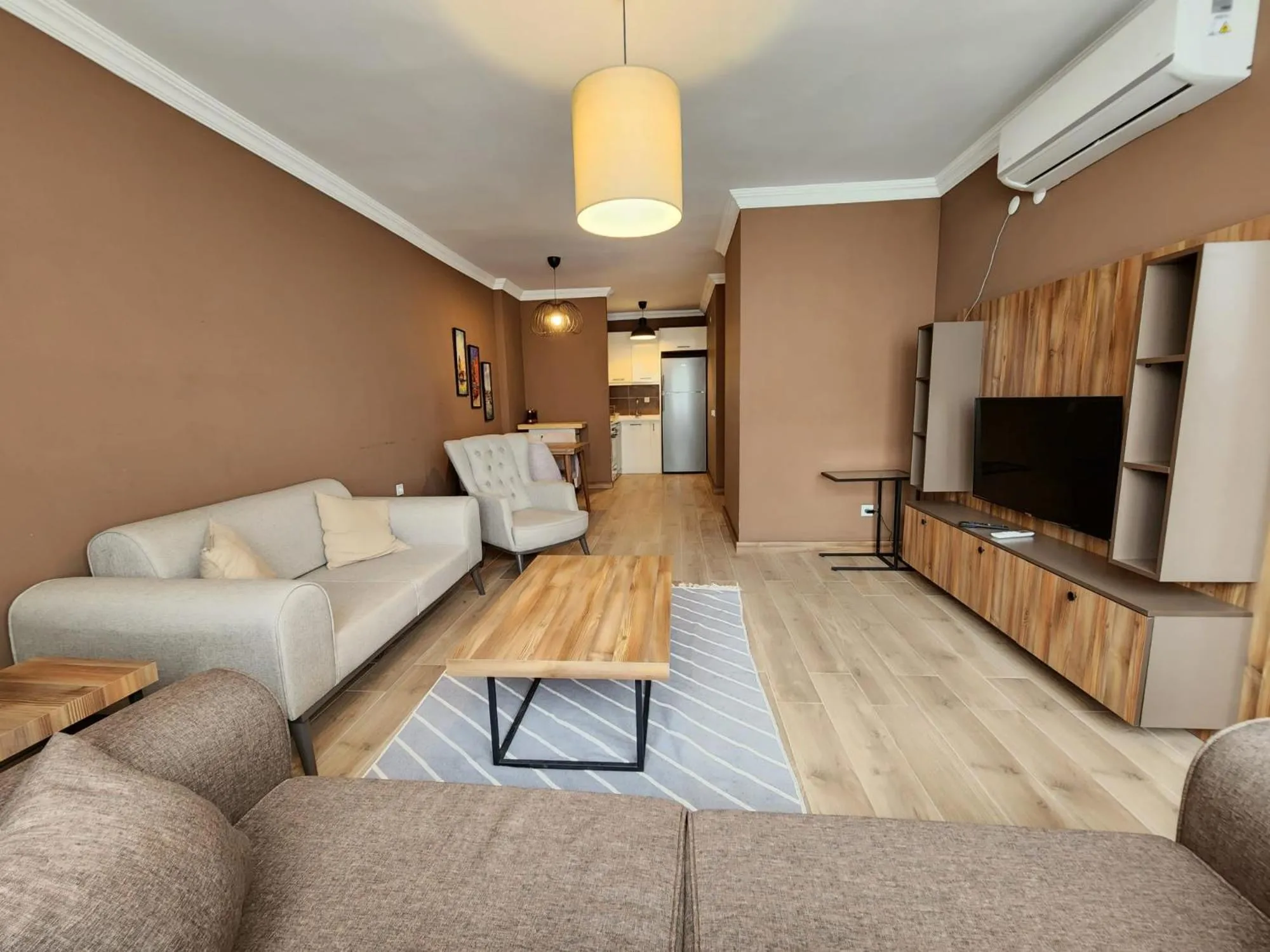 Communal lounge/ TV room in Yücemek Apart