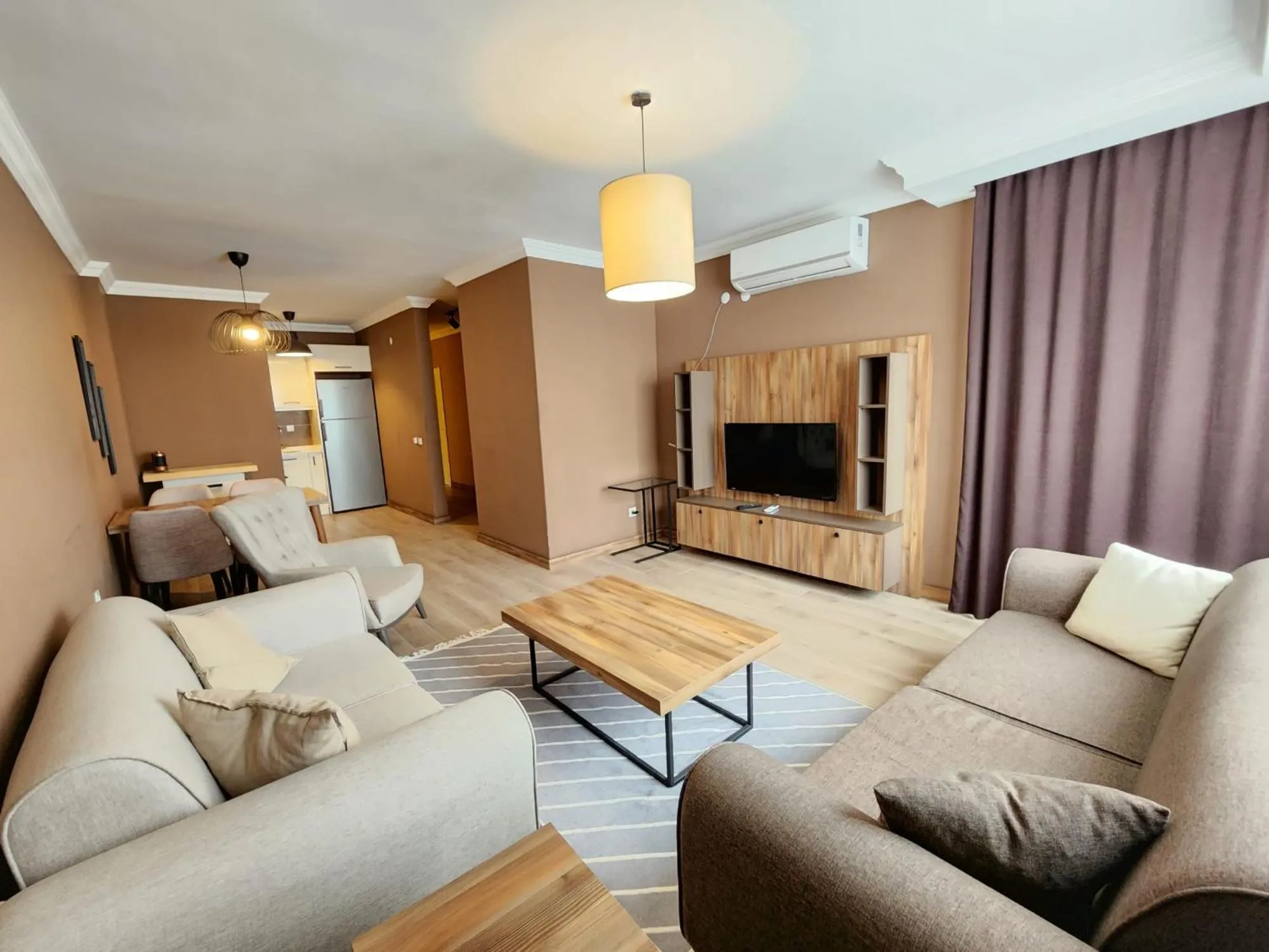 Communal lounge/ TV room in Yücemek Apart