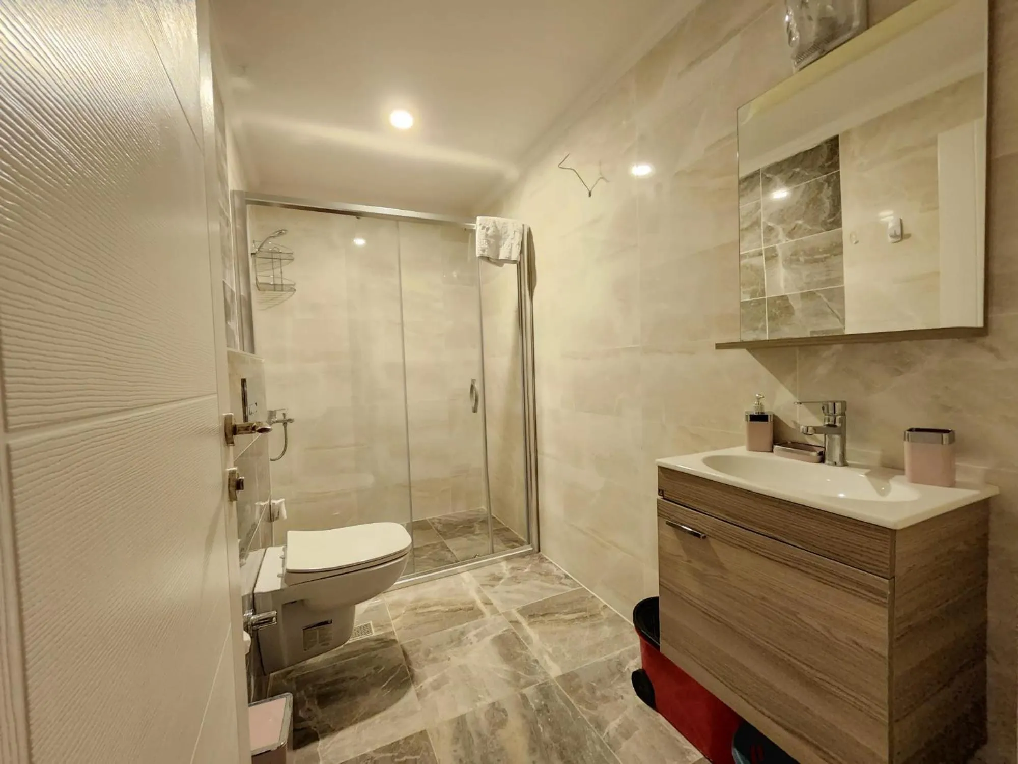 Shower in Yücemek Apart