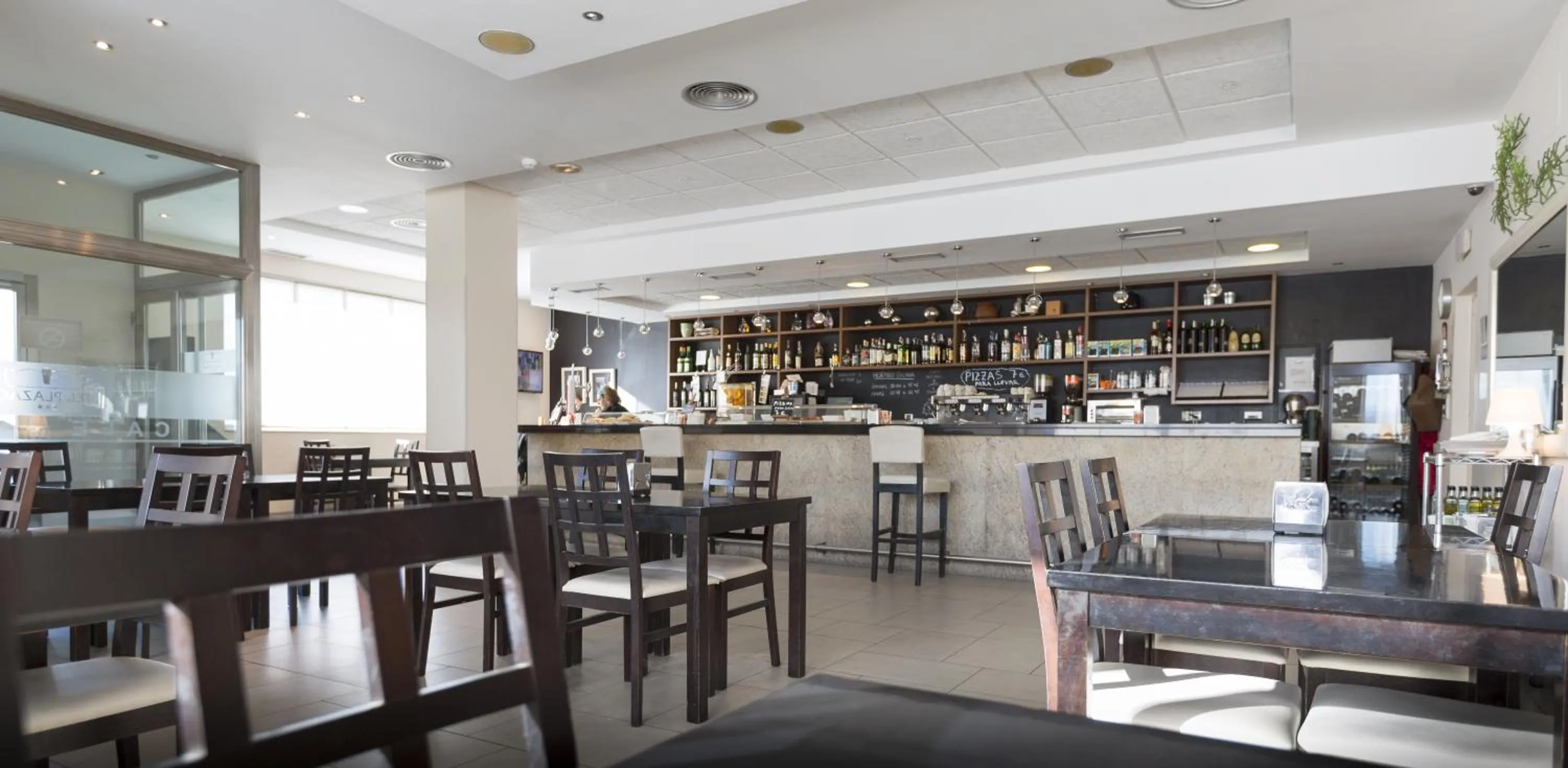 Lounge or bar in Hotel Plazaola