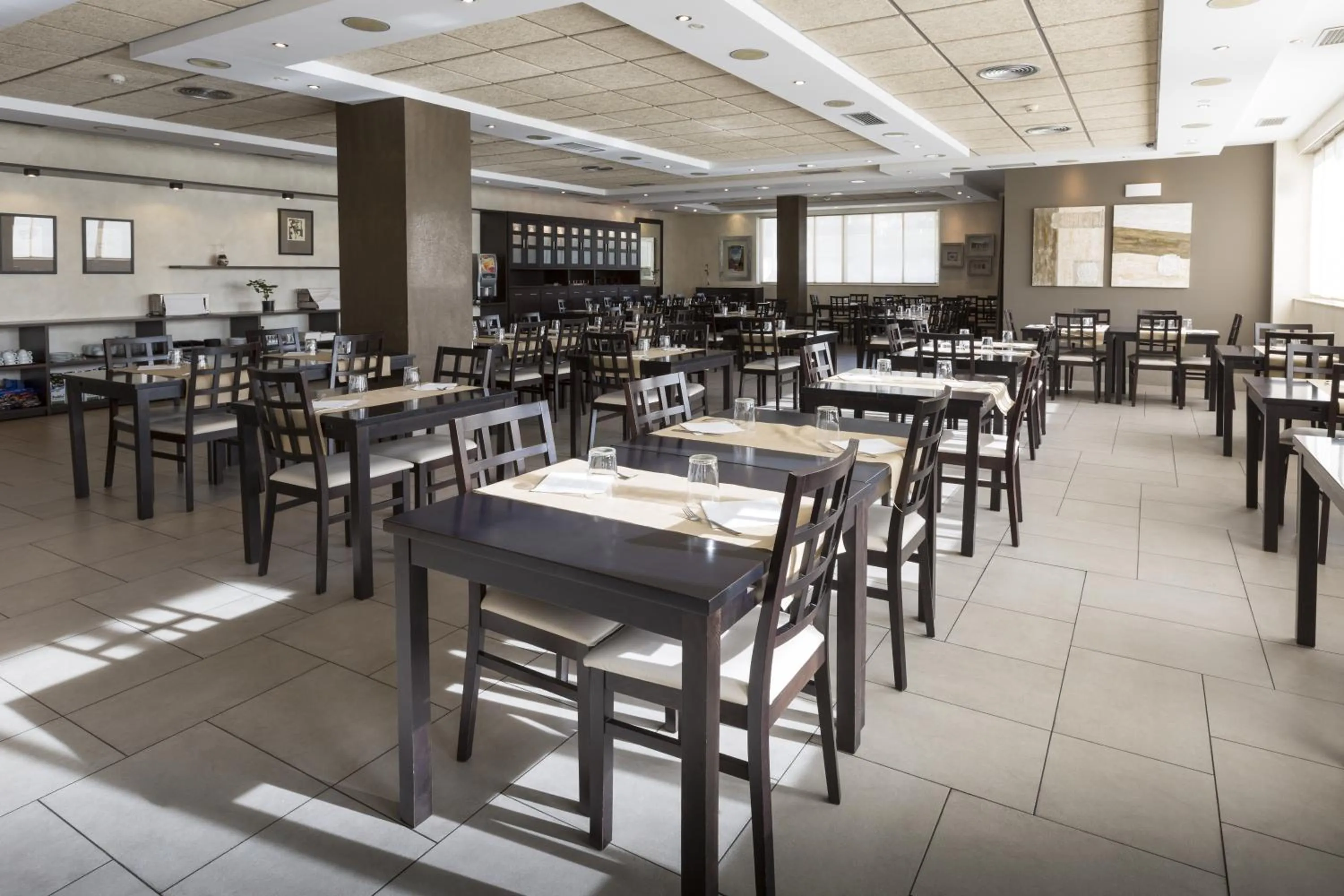 Restaurant/places to eat in Hotel Plazaola