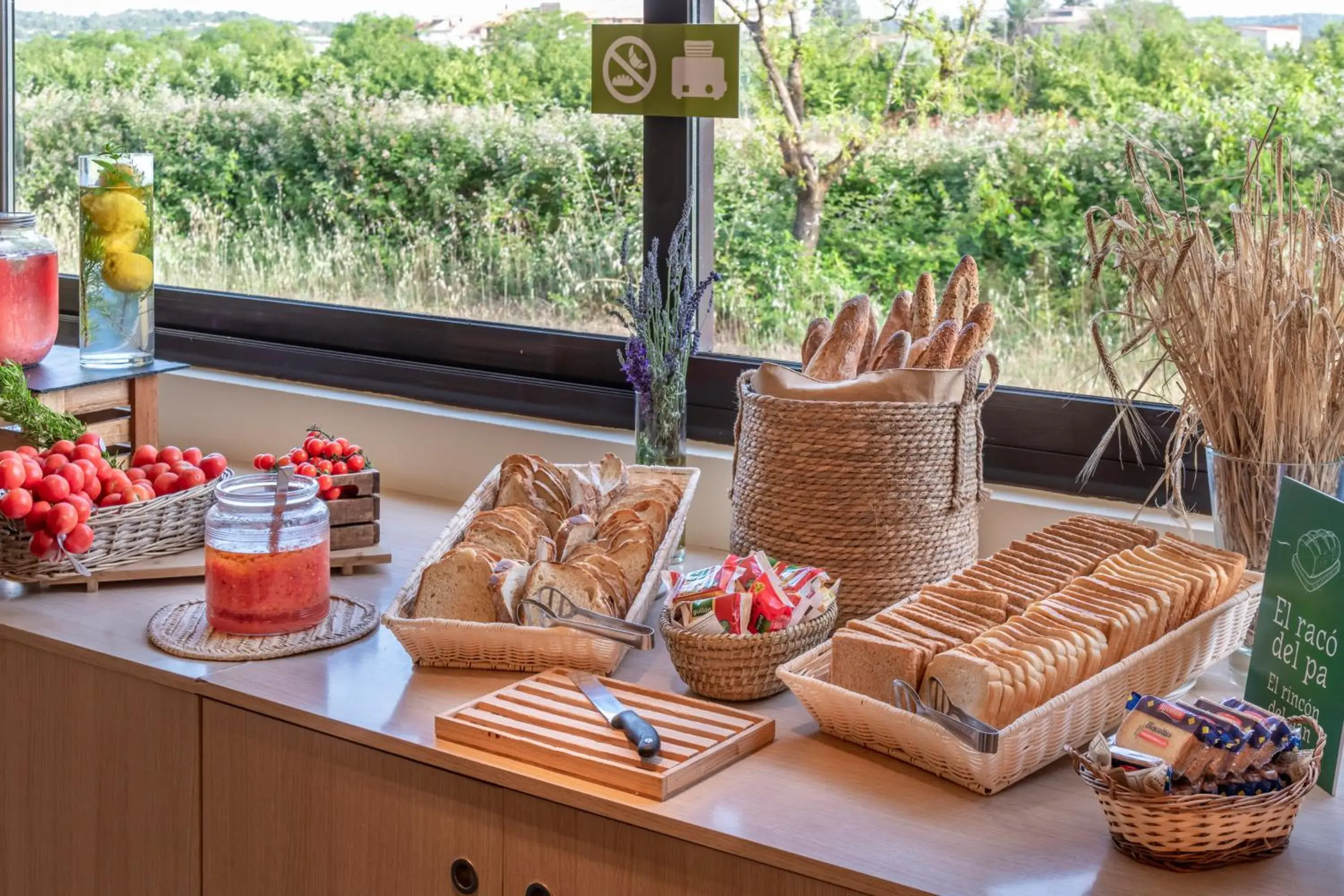 Breakfast in Hotel & Resort Vilar Rural d'Arnes by Serhs Hotels Breakfast in Hotel & Resort Vilar Rural d'Arnes by Serhs Hotels