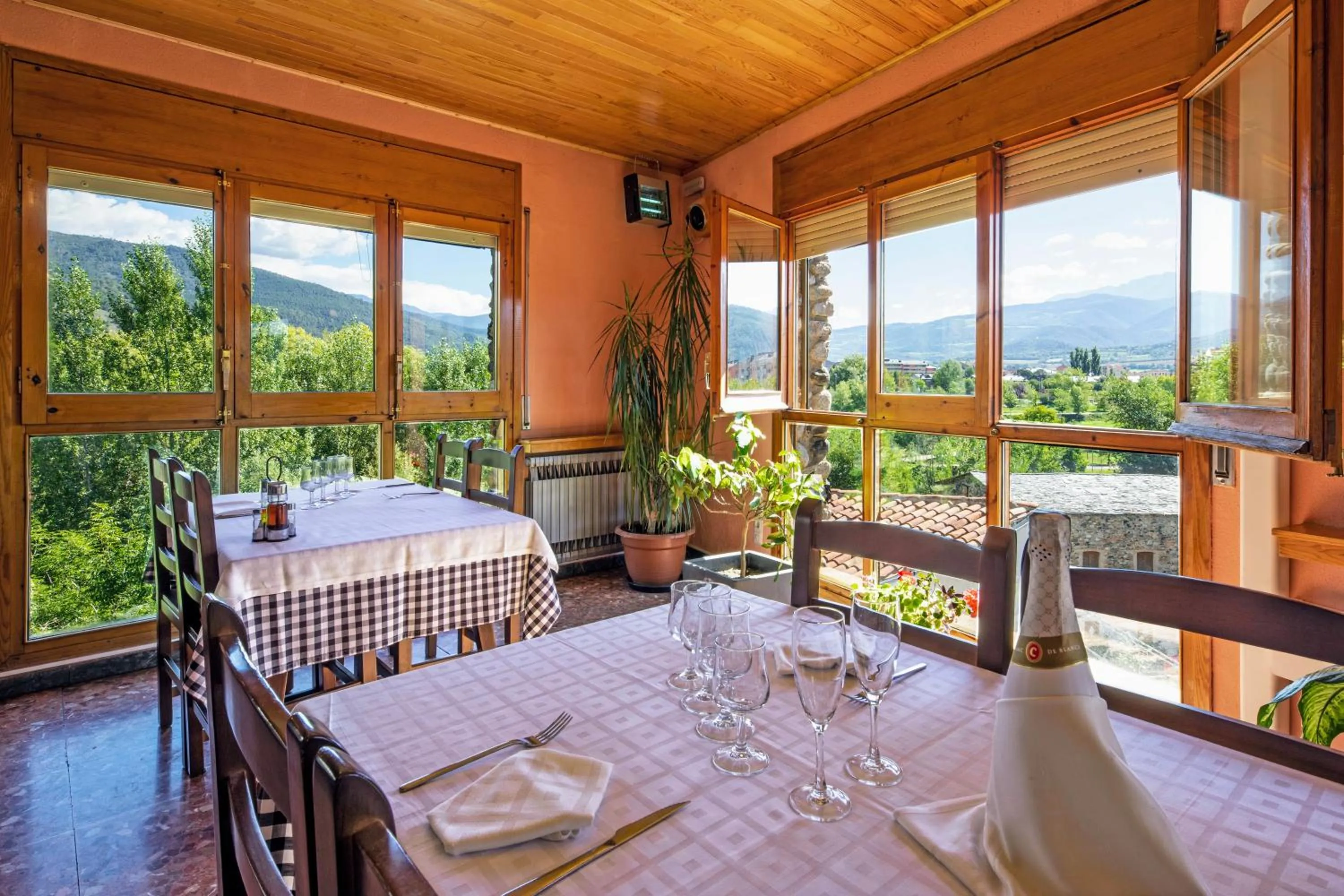 Restaurant/places to eat in Hotel Restaurante La Glorieta