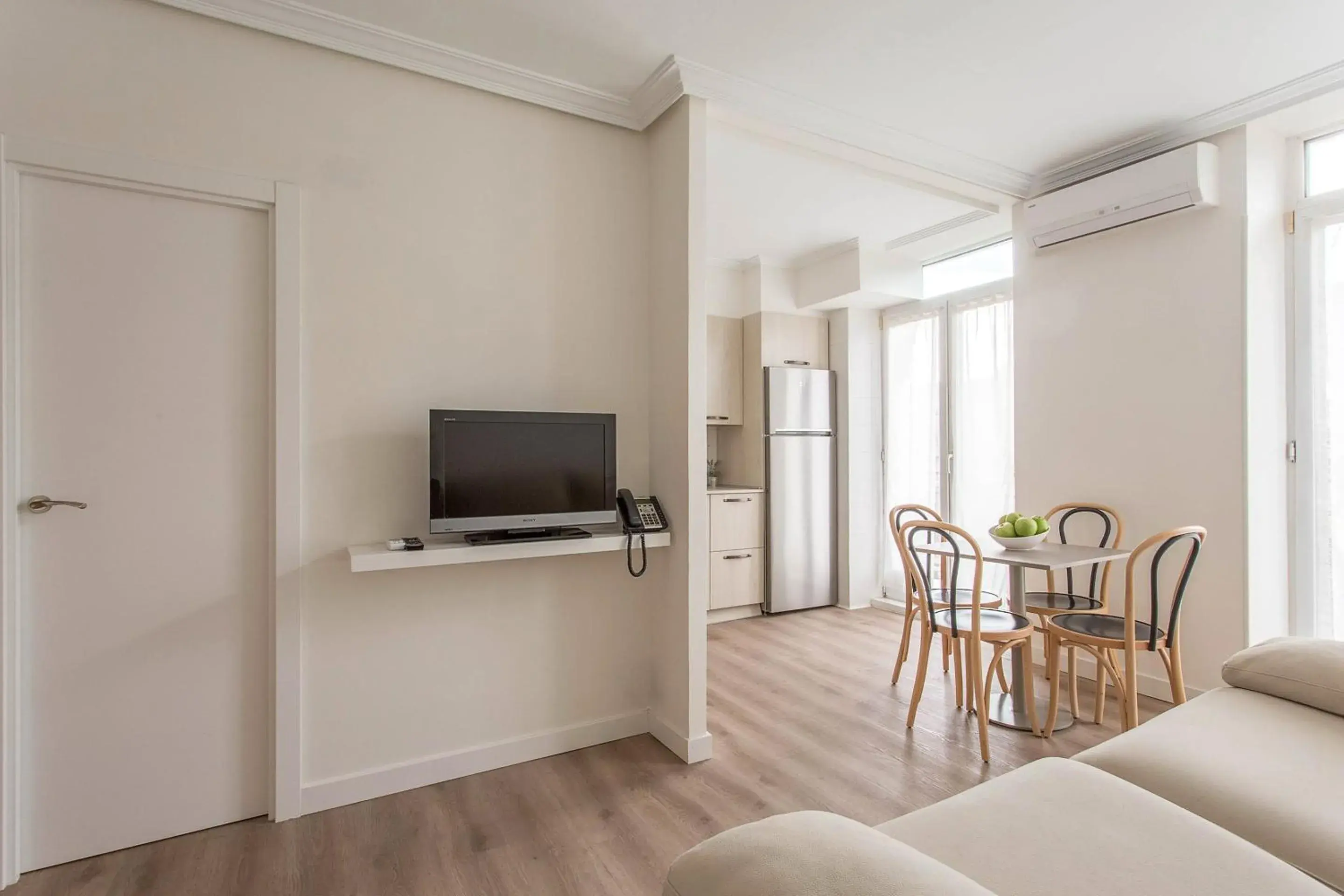 Food and drinks in Sercotel Hotel Europa Food and drinks in Sercotel Hotel Europa