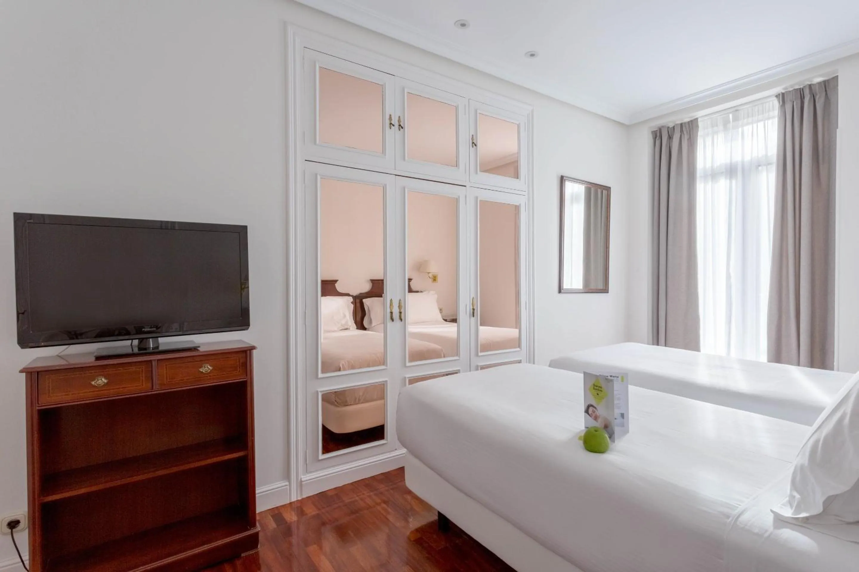 Bedroom, Bed in Sercotel Hotel Europa