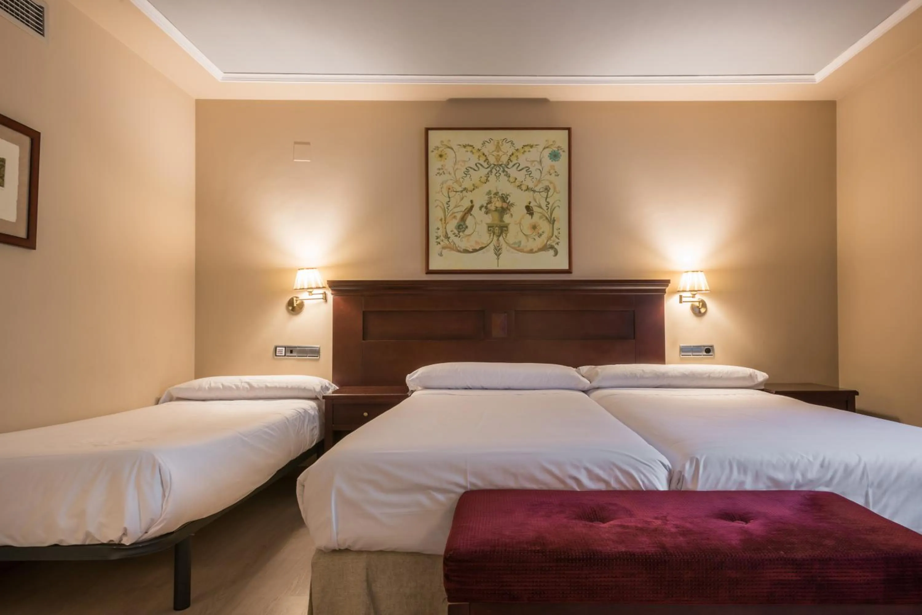 Photo of the whole room, Bed in SNÖ Villa de Sallent 4