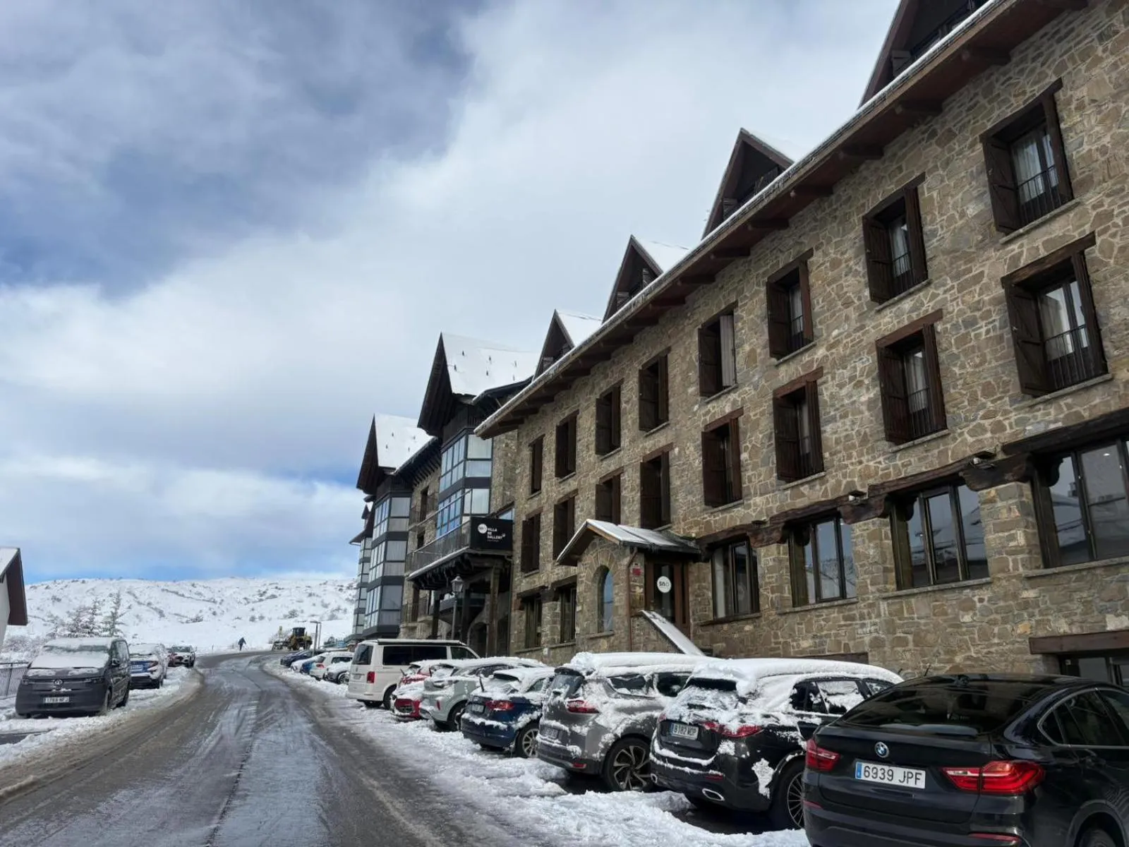 Facade/entrance in SNÖ Villa de Sallent 4