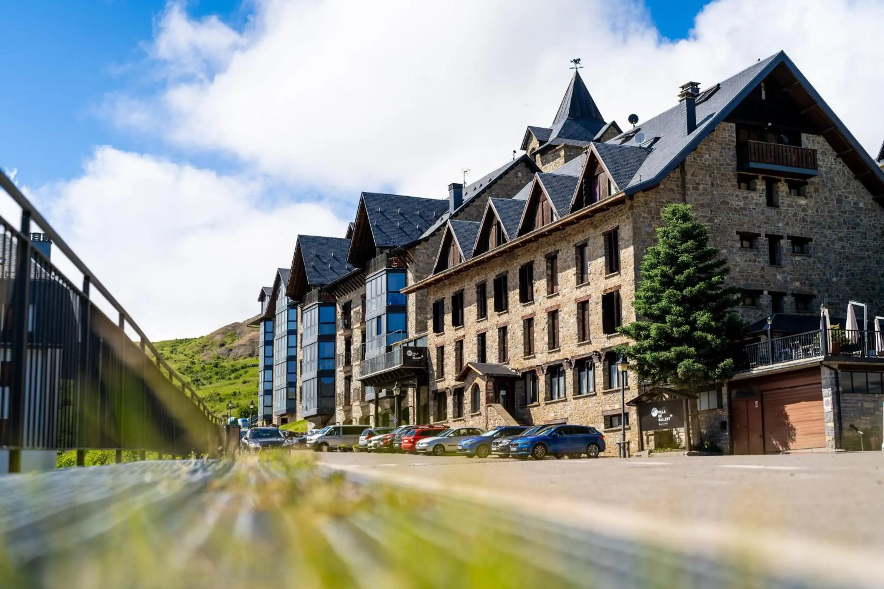 Property building in Snö Villa de Sallent 4 Property building in Snö Villa de Sallent 4