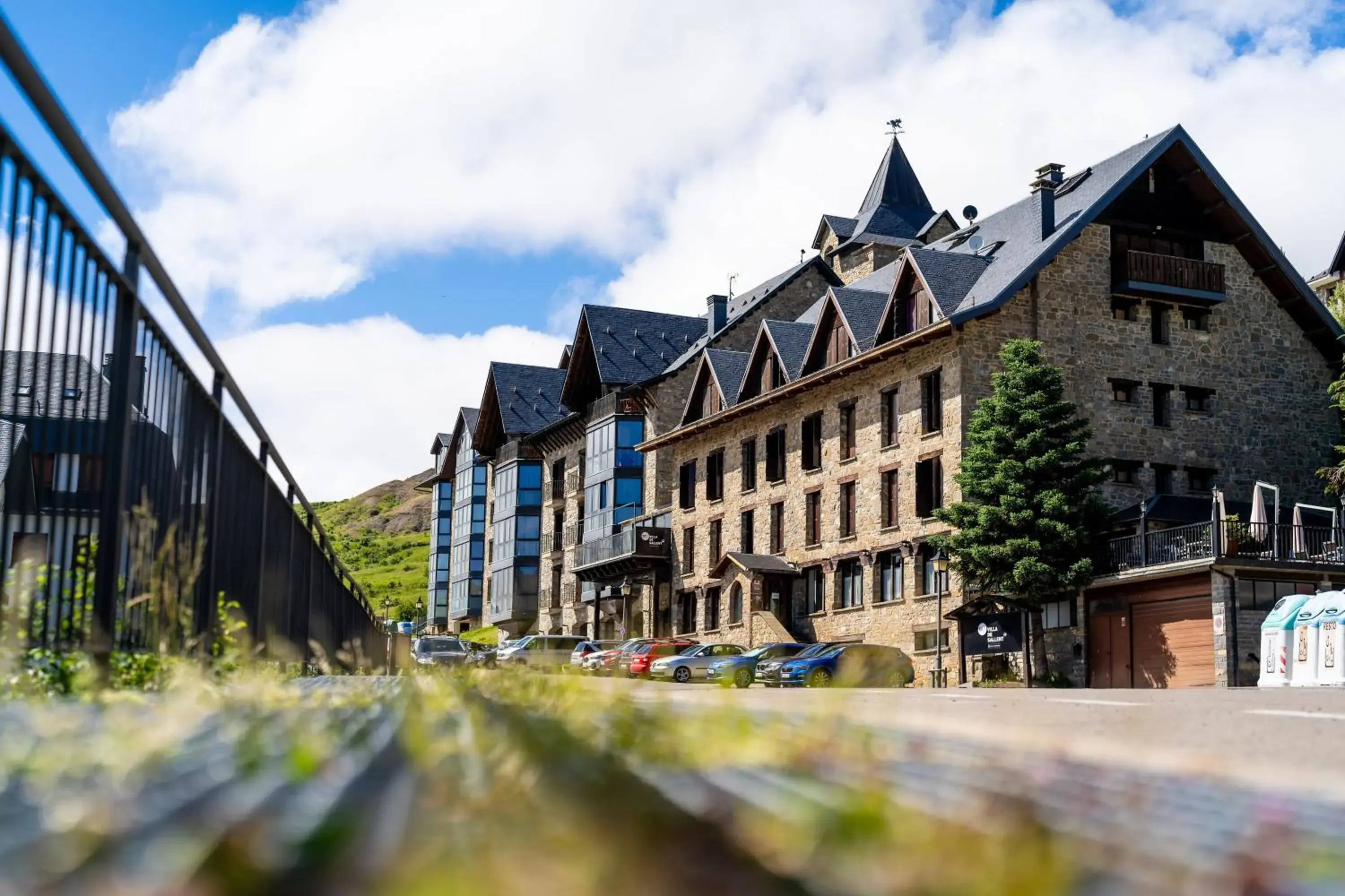 Property building in Snö Villa de Sallent 4 Property building in Snö Villa de Sallent 4