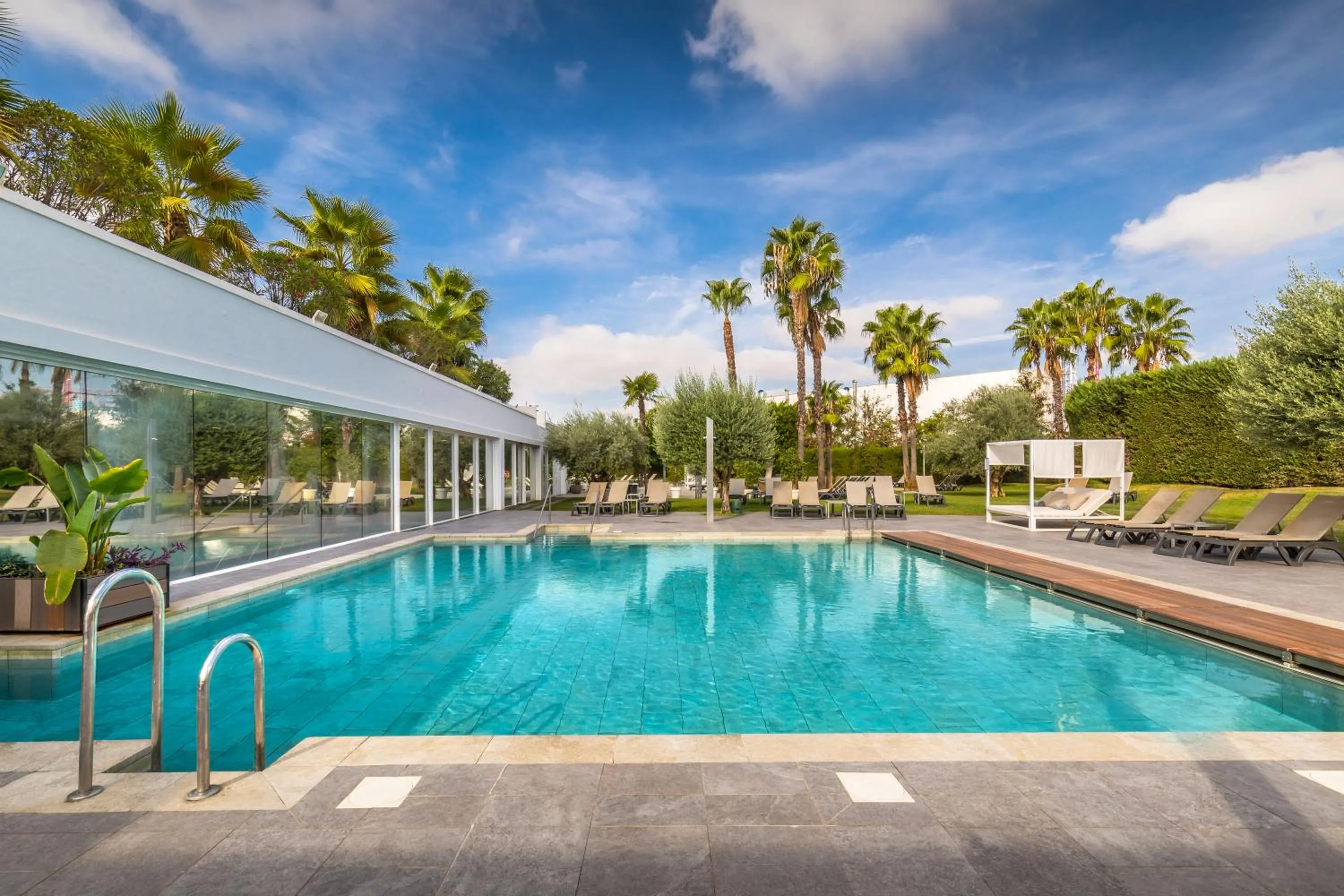 Swimming pool in Barceló Sevilla Renacimiento