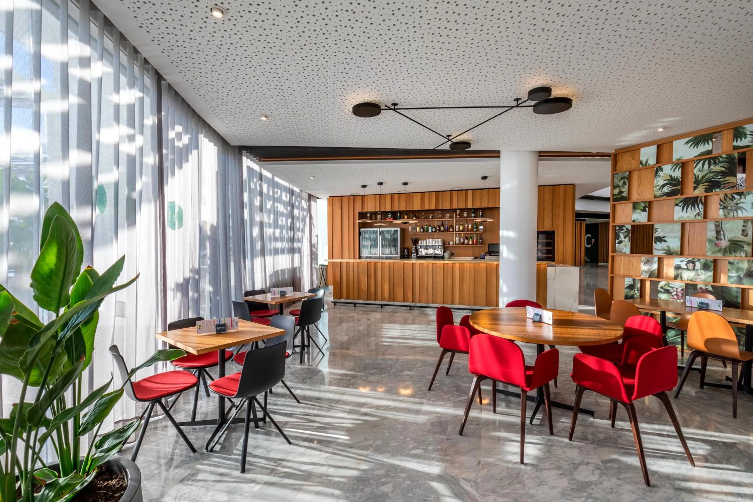 Restaurant/places to eat in Barceló Sevilla Renacimiento