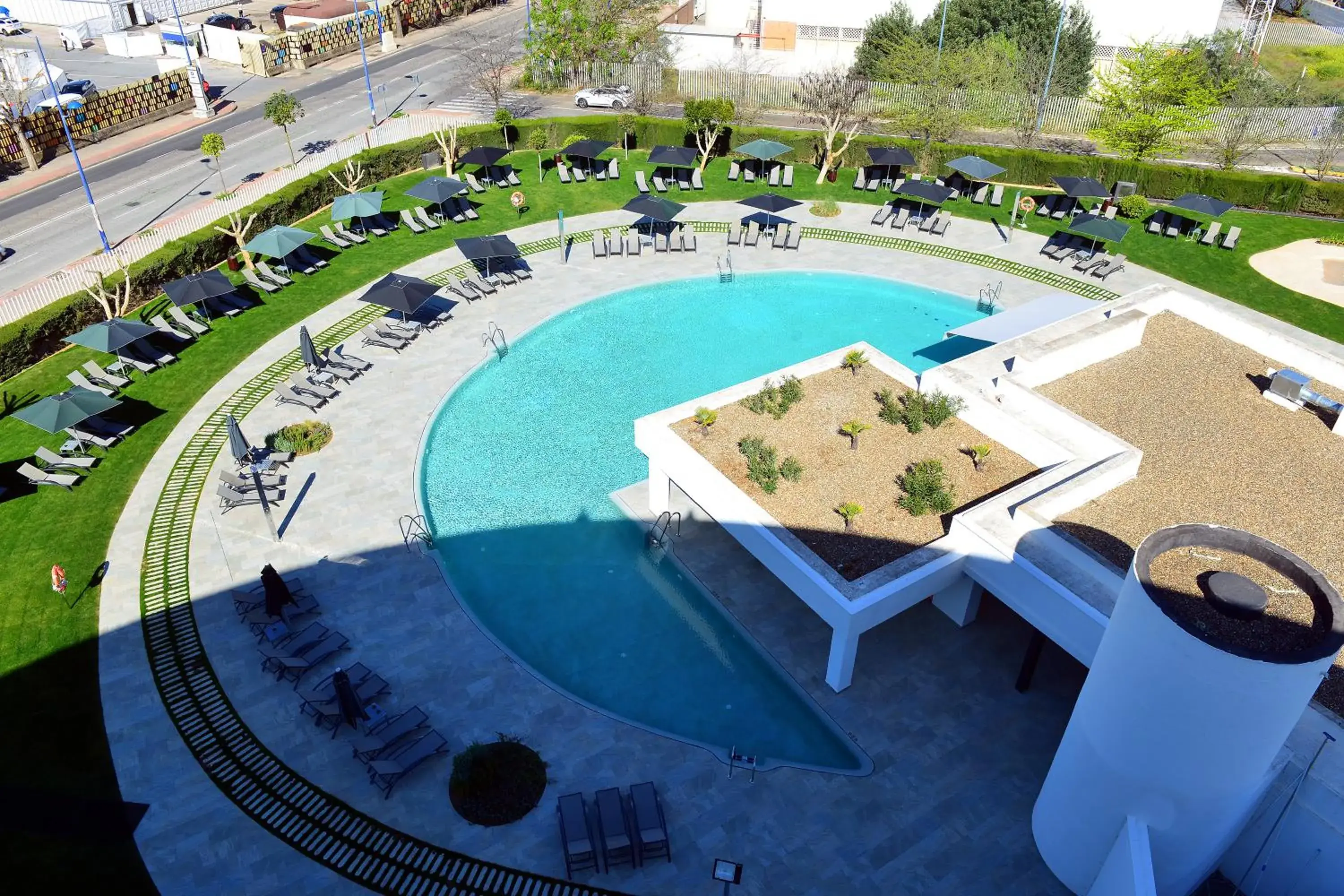 Swimming pool in Barceló Sevilla Renacimiento Swimming pool in Barceló Sevilla Renacimiento