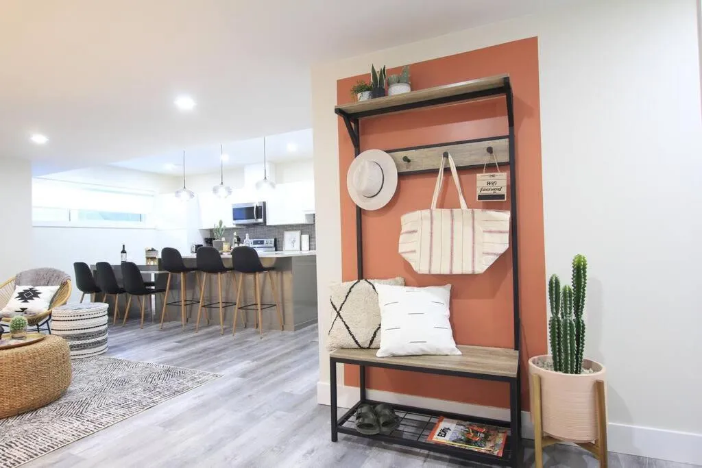 Facade/entrance in Executive Bsmt Suite, King Bed, 5 min to DT & Whyte Ave, Sleeps 6!