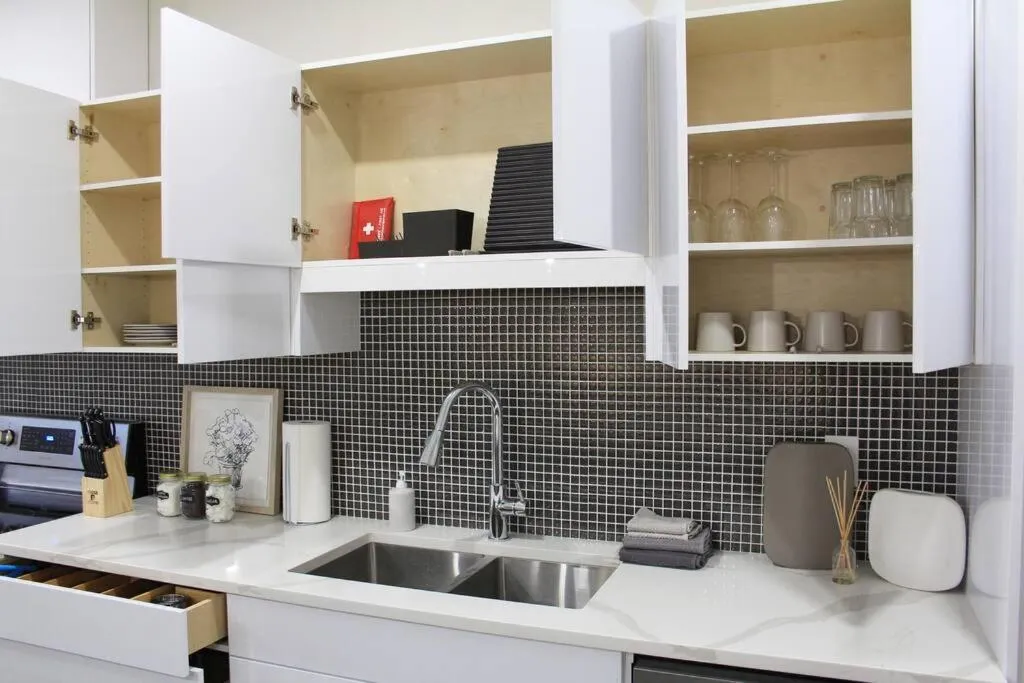 Kitchen or kitchenette in Executive Bsmt Suite, King Bed, 5 min to DT & Whyte Ave, Sleeps 6!