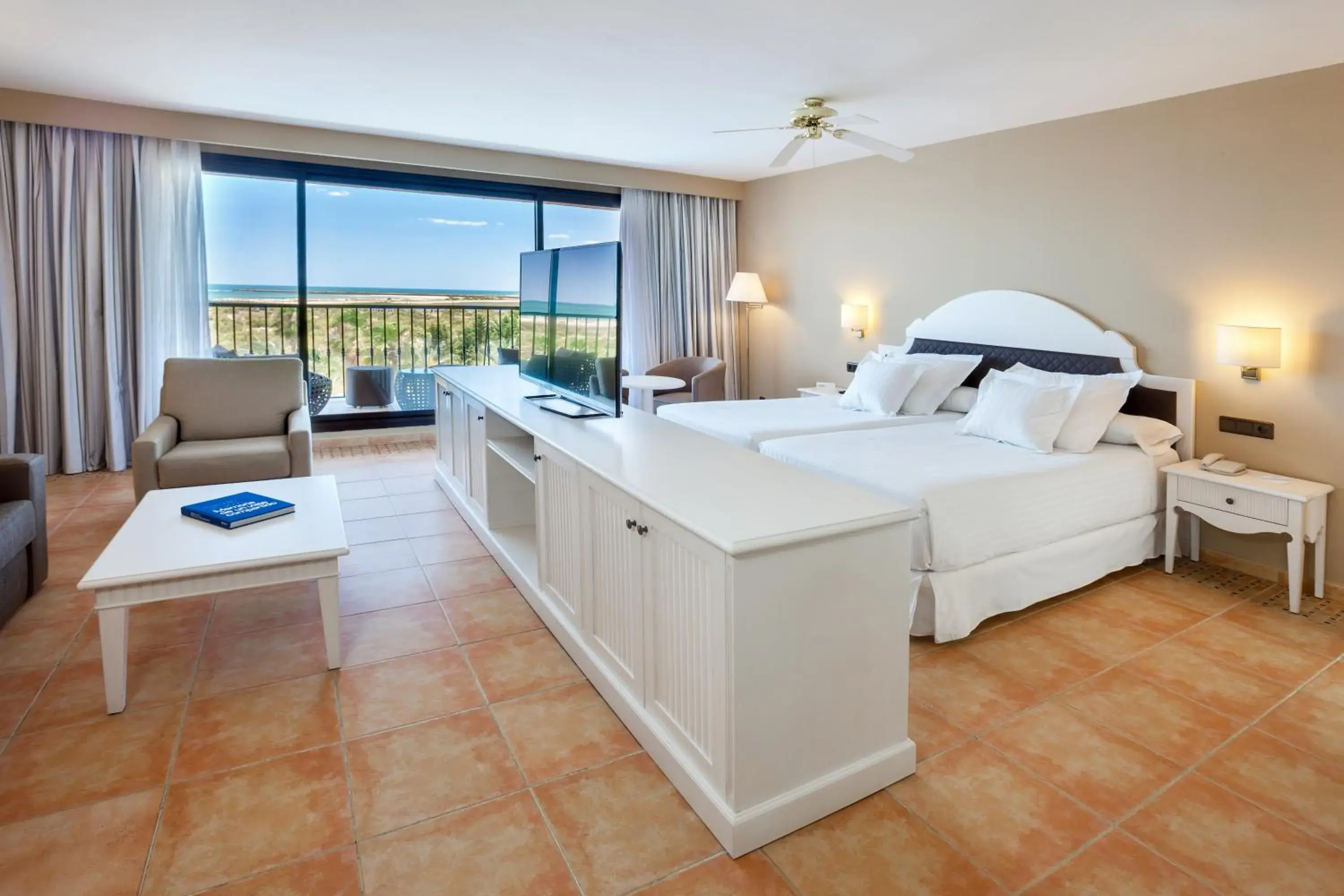 Photo of the whole room, Bed in Occidental Isla Cristina Photo of the whole room, Bed in Occidental Isla Cristina