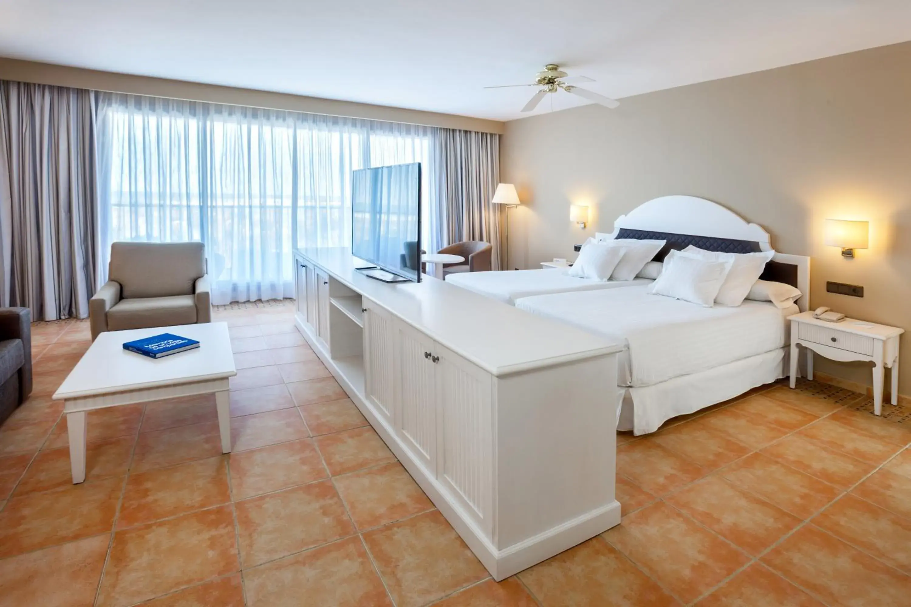 Photo of the whole room, Bed in Occidental Isla Cristina Photo of the whole room, Bed in Occidental Isla Cristina