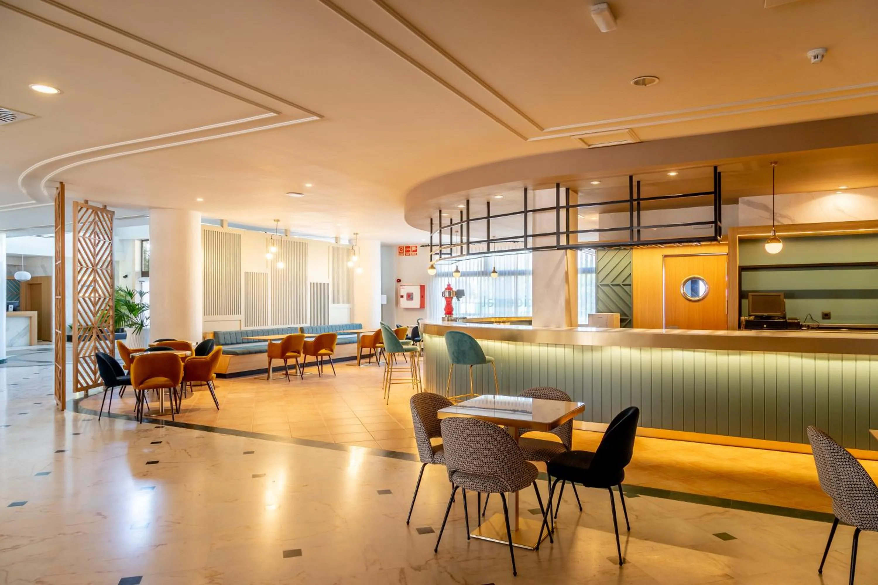 Lounge or bar in Occidental Isla Cristina