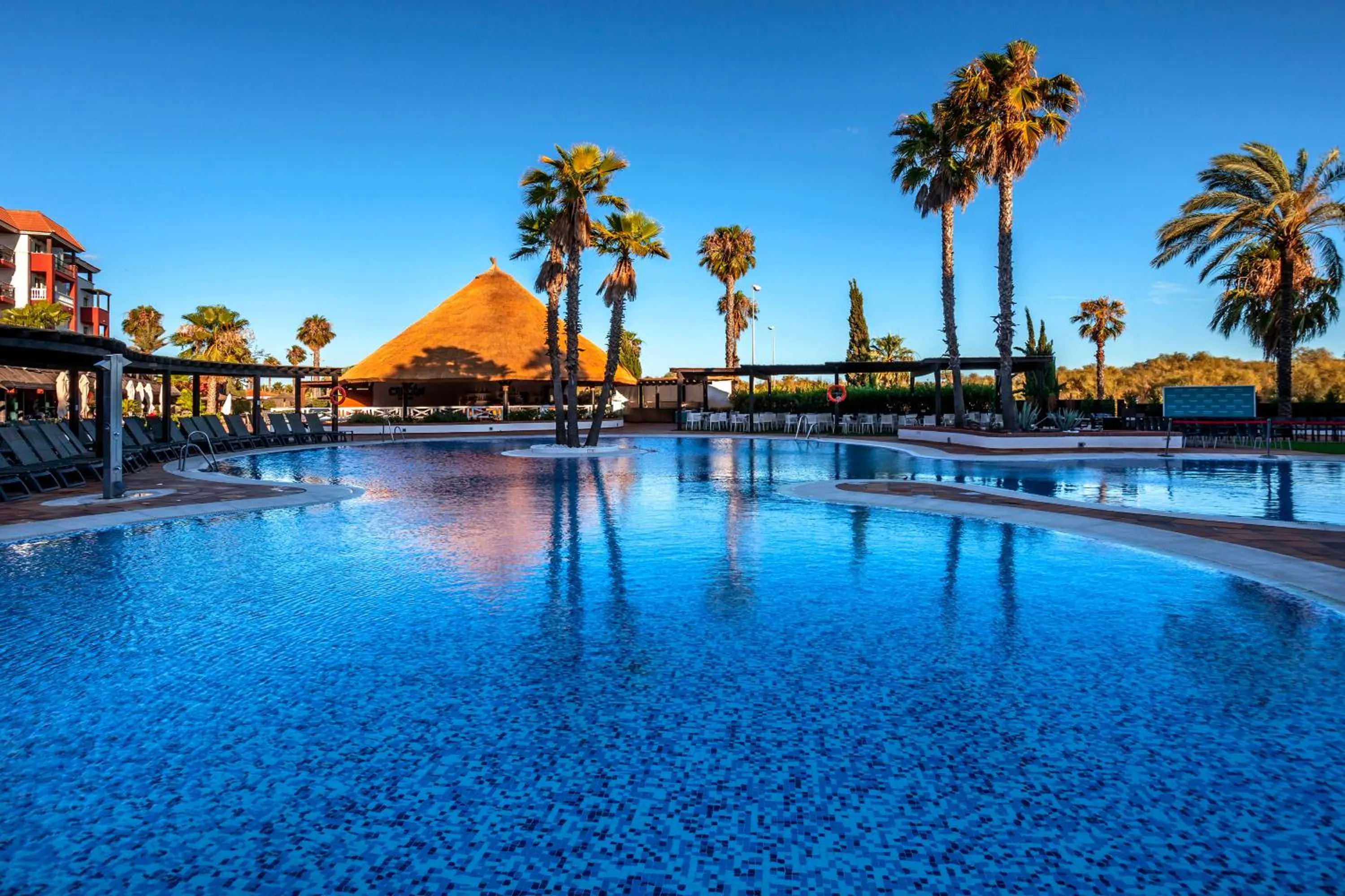 Swimming pool in Occidental Isla Cristina
