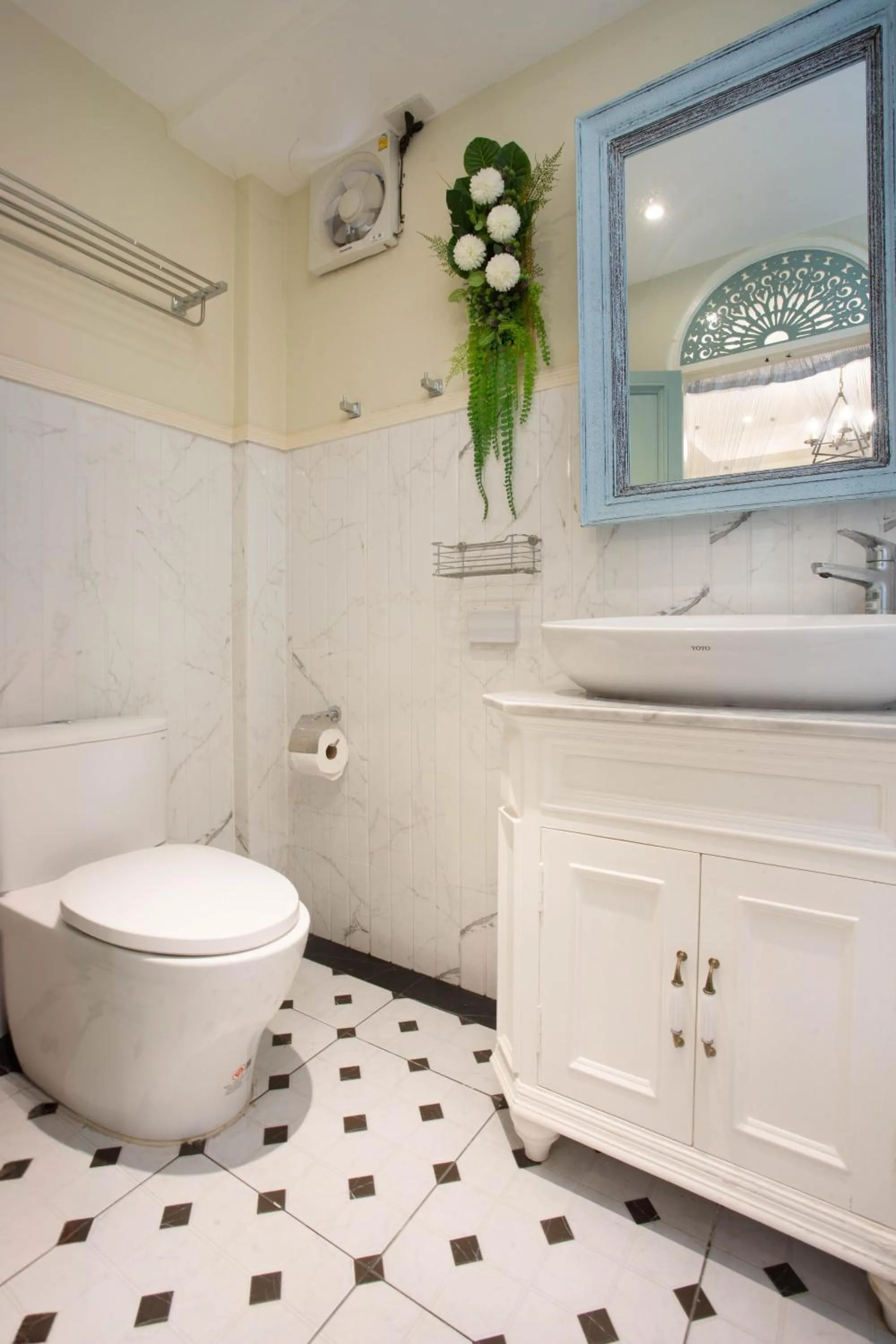 Shower in Pran At Kumuang Boutique House