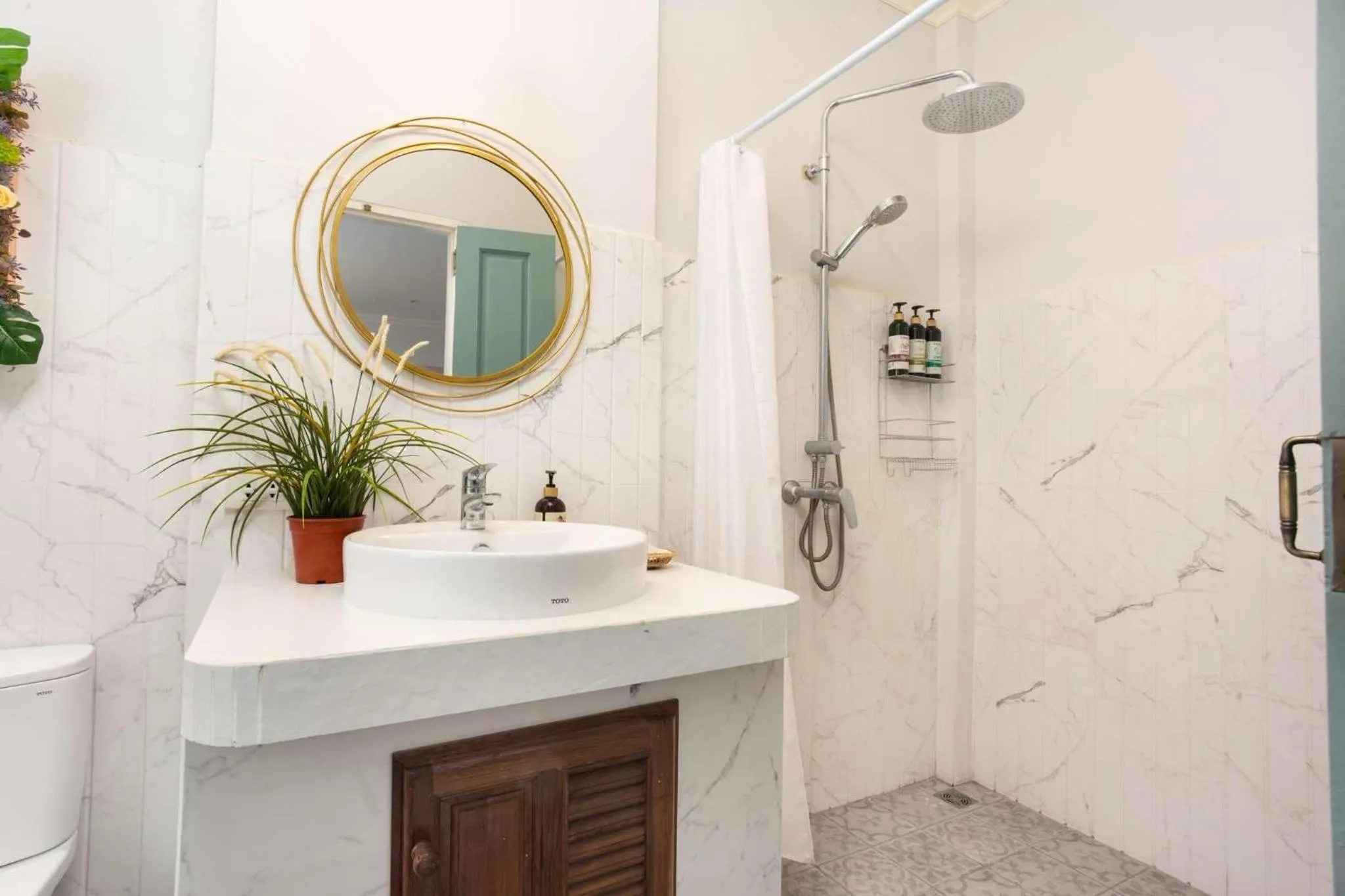 Shower in Pran At Kumuang Boutique House