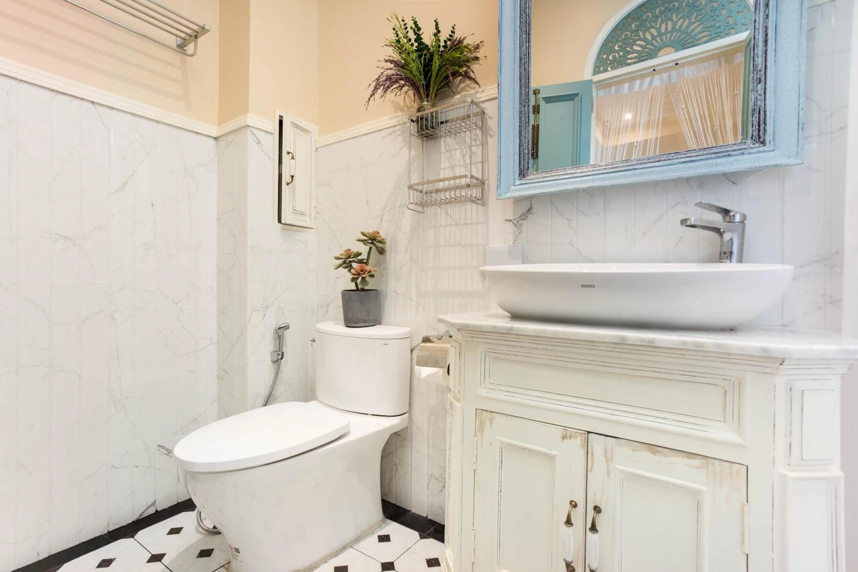 Shower in Pran At Kumuang Boutique House