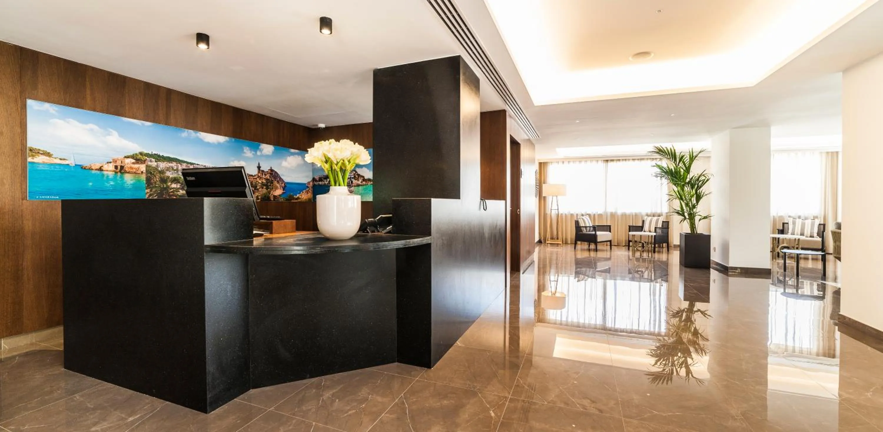 Lobby or reception in Eurostars Marivent