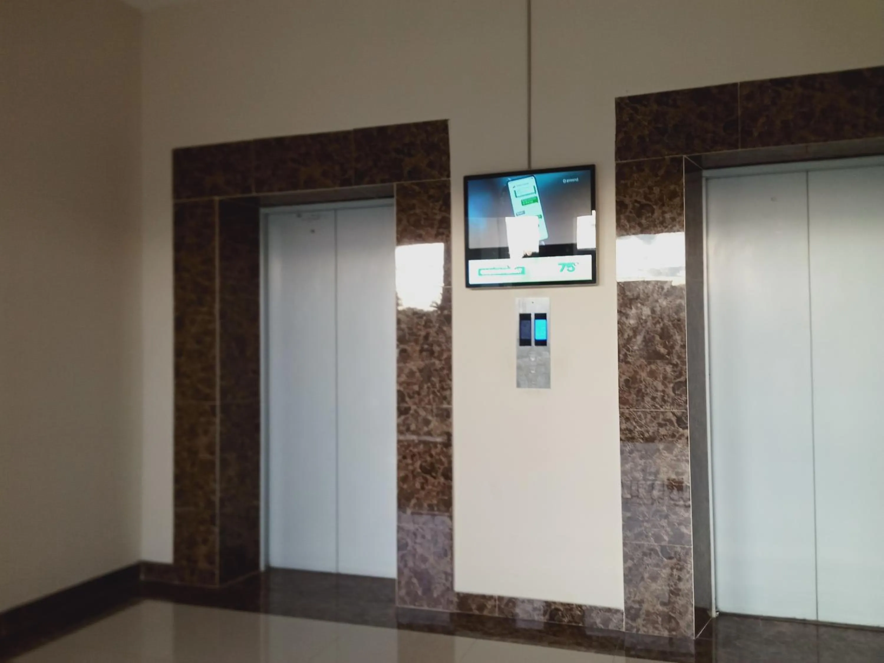 Decorative detail in De Green Inn Serua