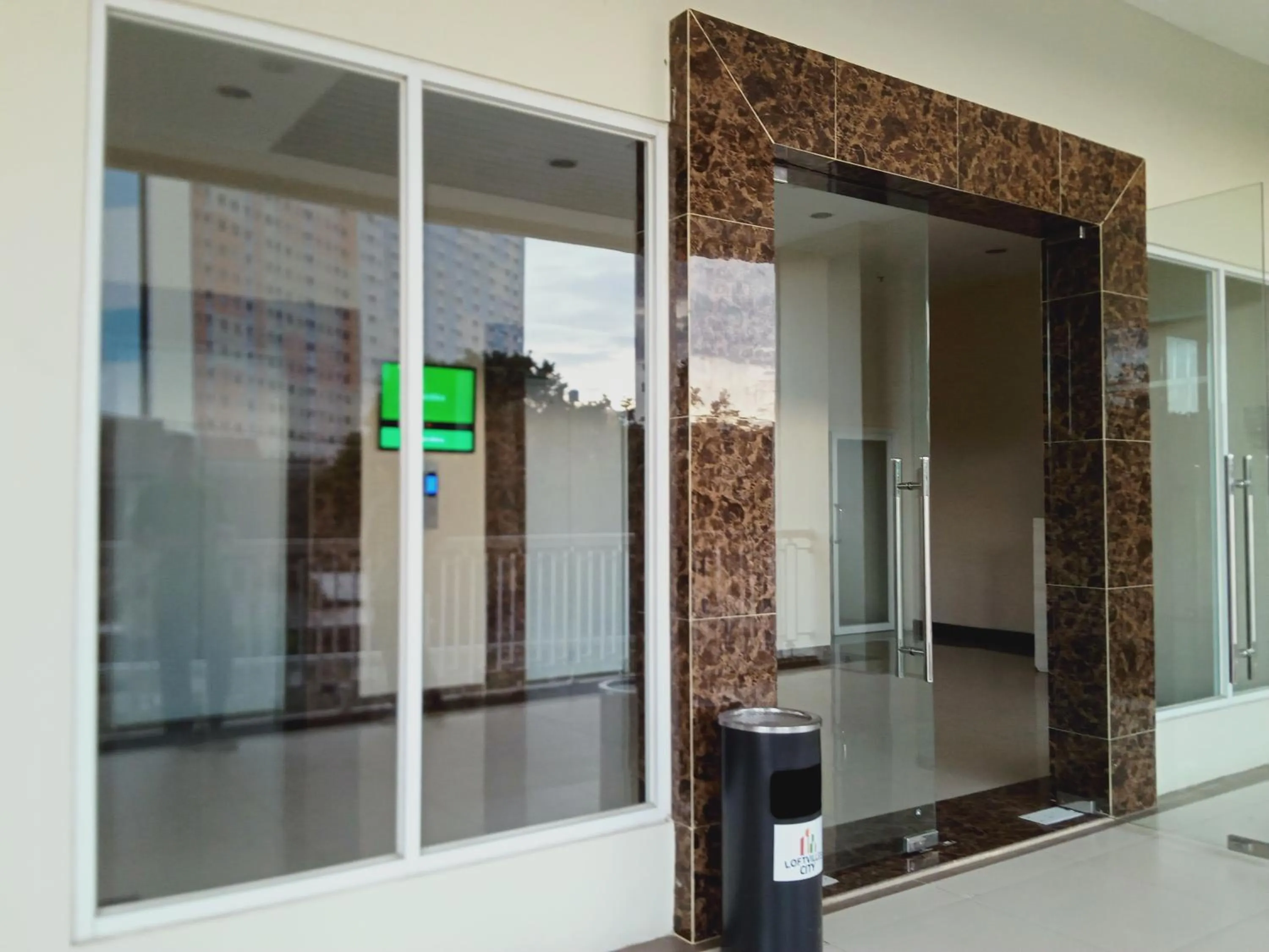 Property building in De Green Inn Serua