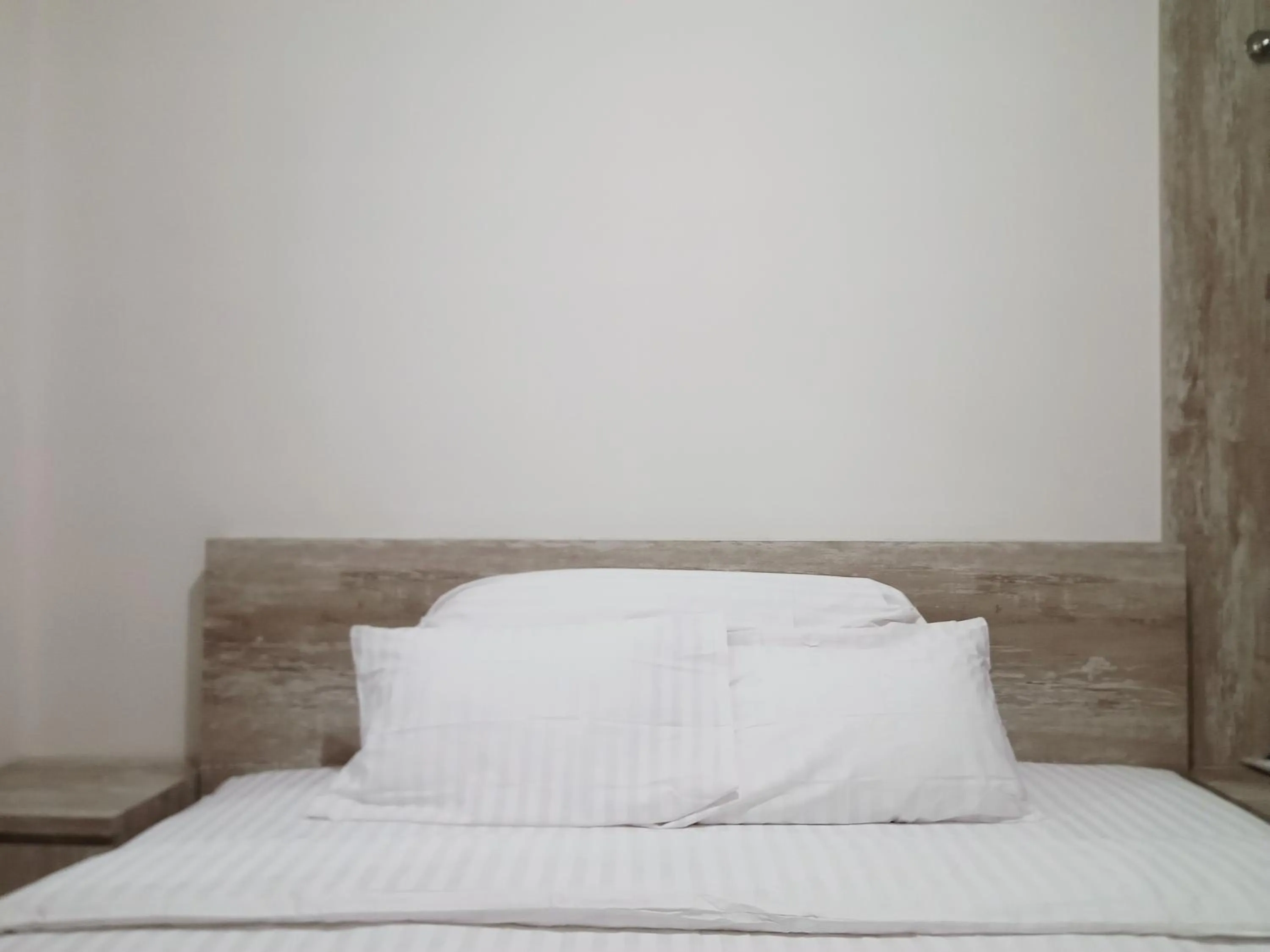 Bed in De Green Inn Serua