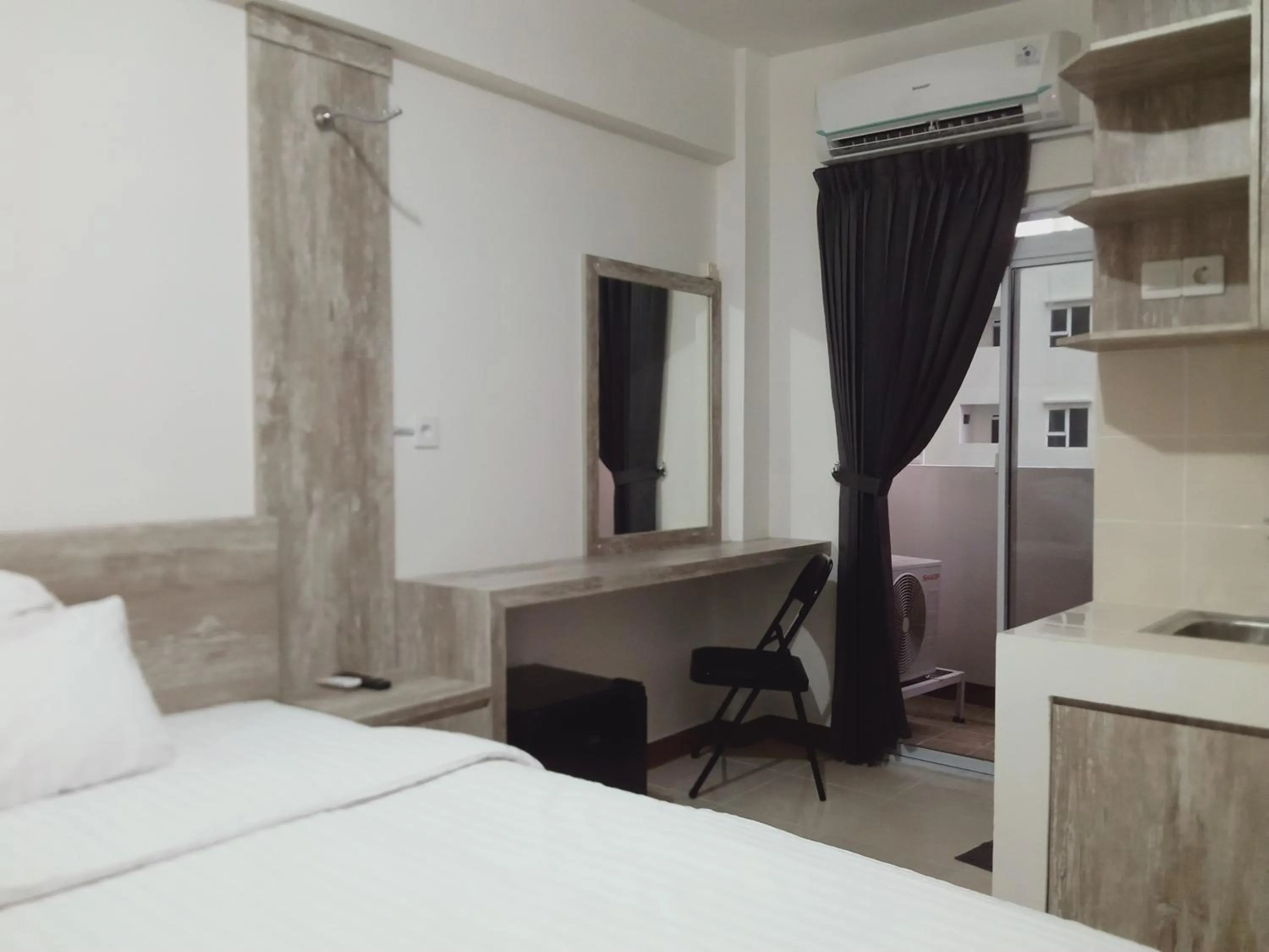 Bedroom, Bed in De Green Inn Serua