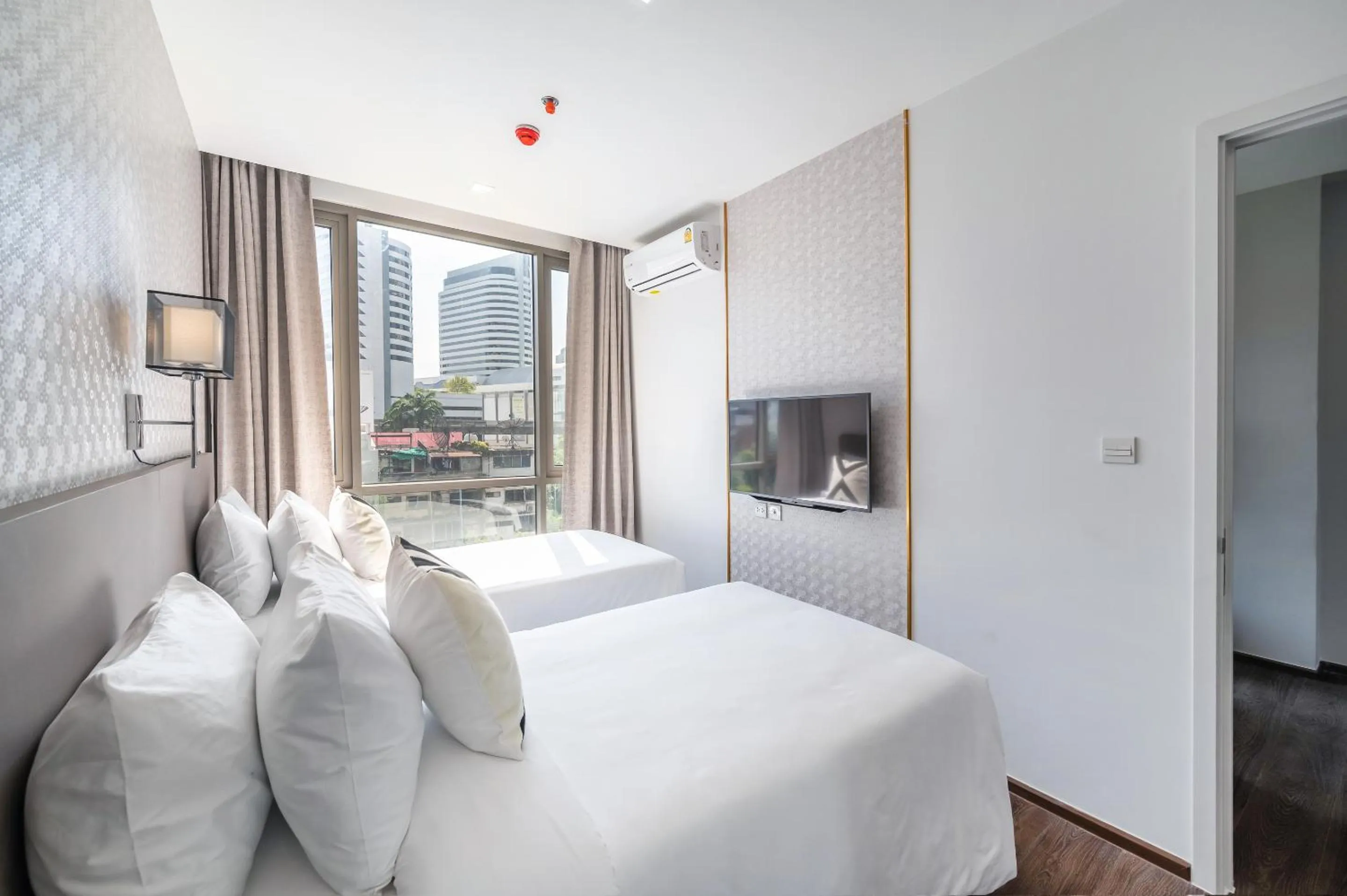 City view, Bed in The Rich Residence Sukhumvit Nana