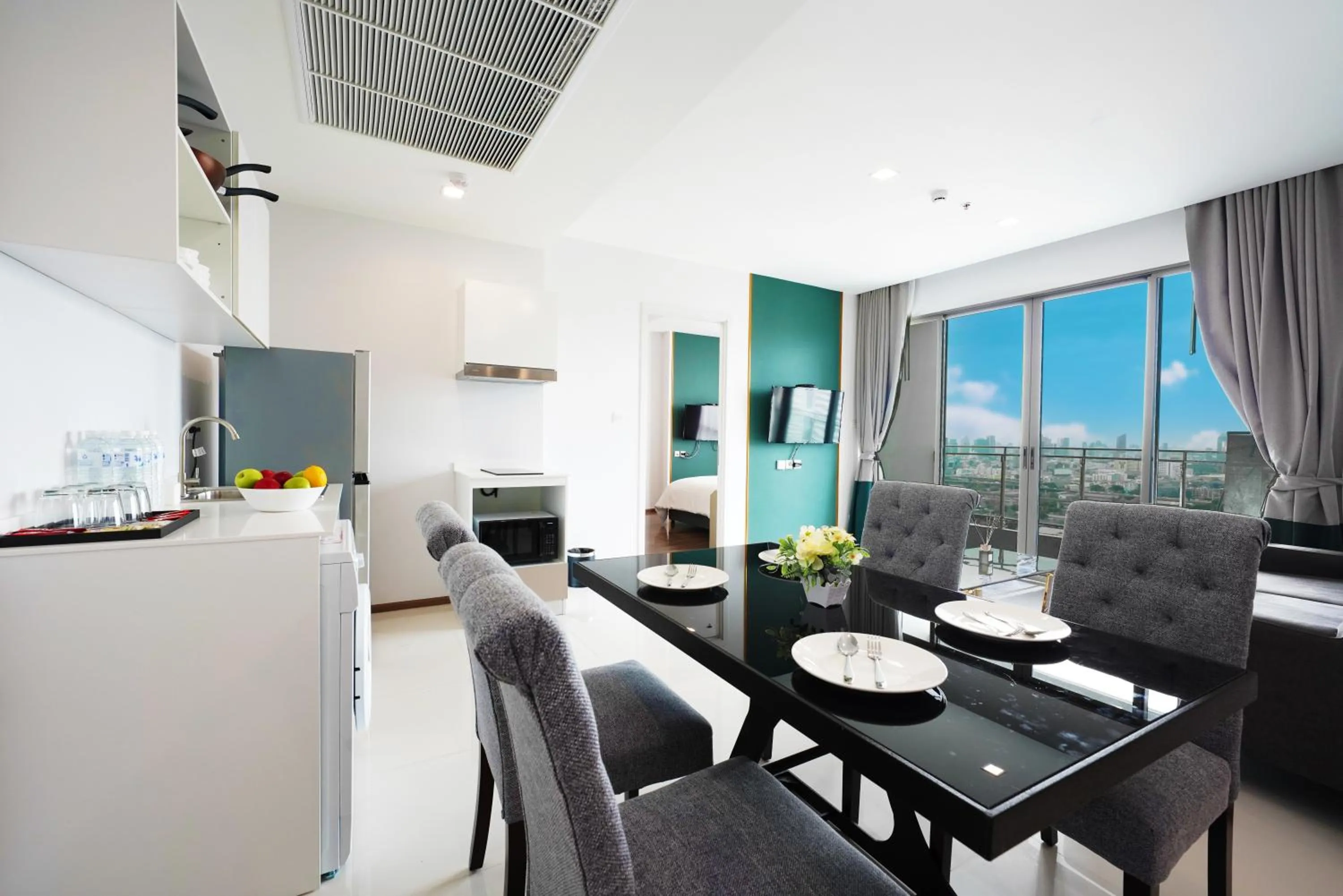 Photo of the whole room in The Rich Residence Sukhumvit Nana