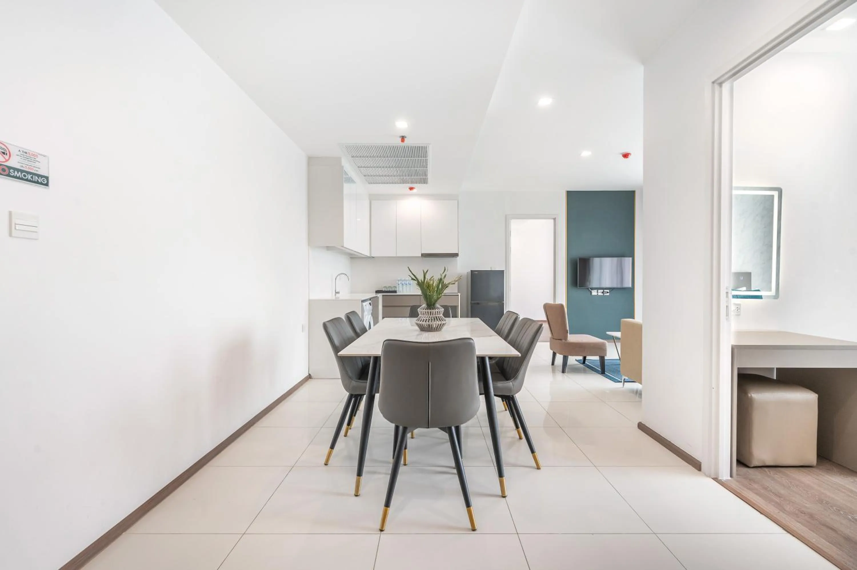 Dining area in The Rich Residence Sukhumvit Nana