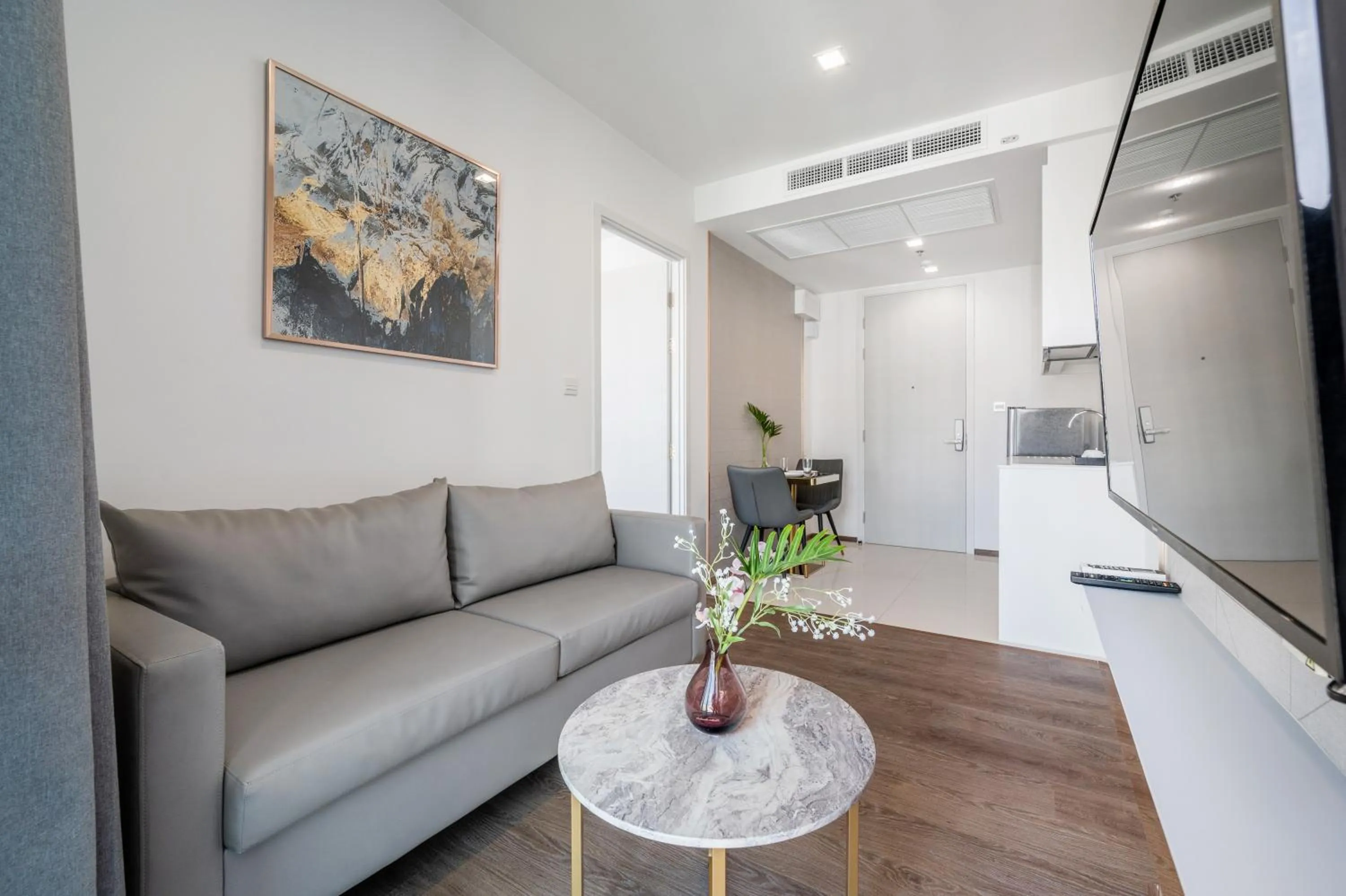 Living room in The Rich Residence Sukhumvit Nana