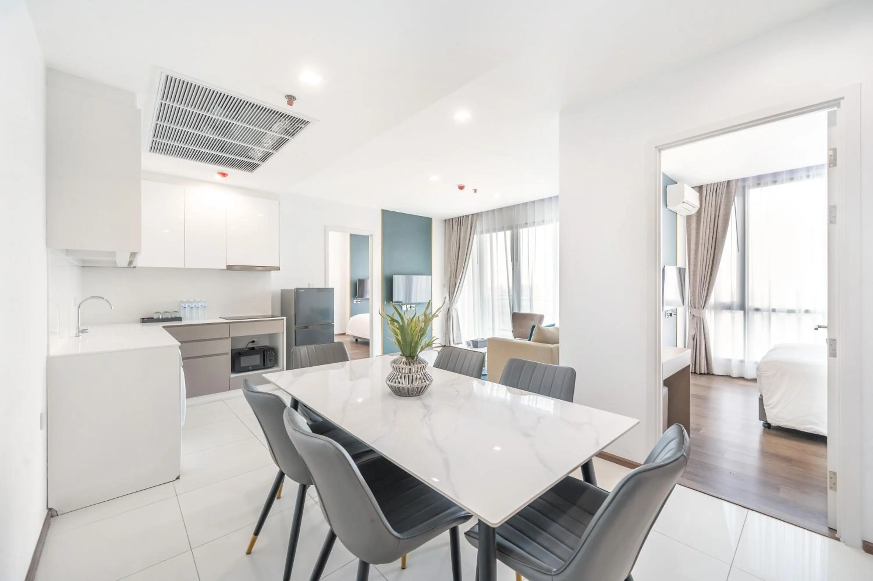 Kitchen or kitchenette in The Rich Residence Sukhumvit Nana