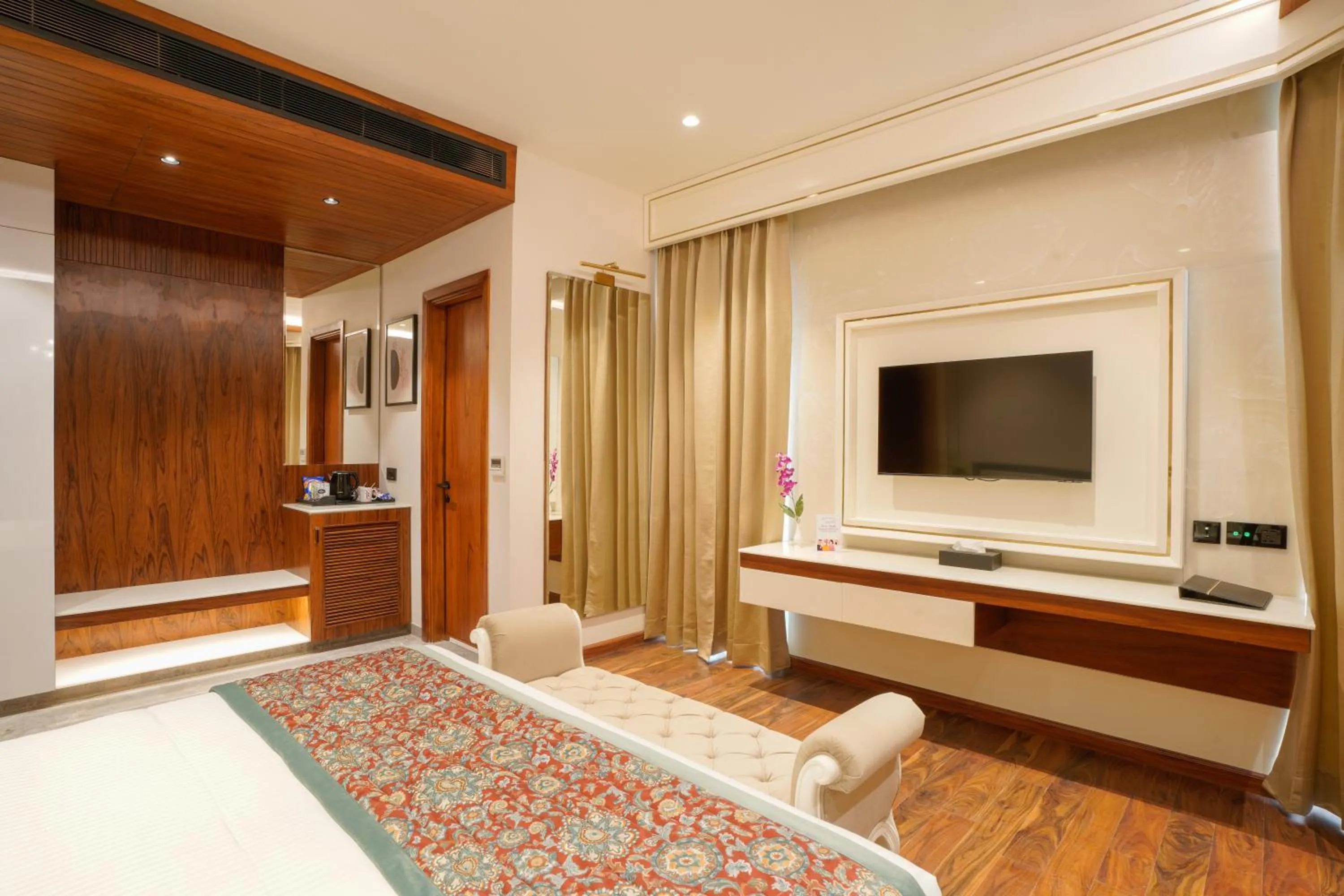 Bedroom, Bed in Regenta Place Chandigarh Mohali