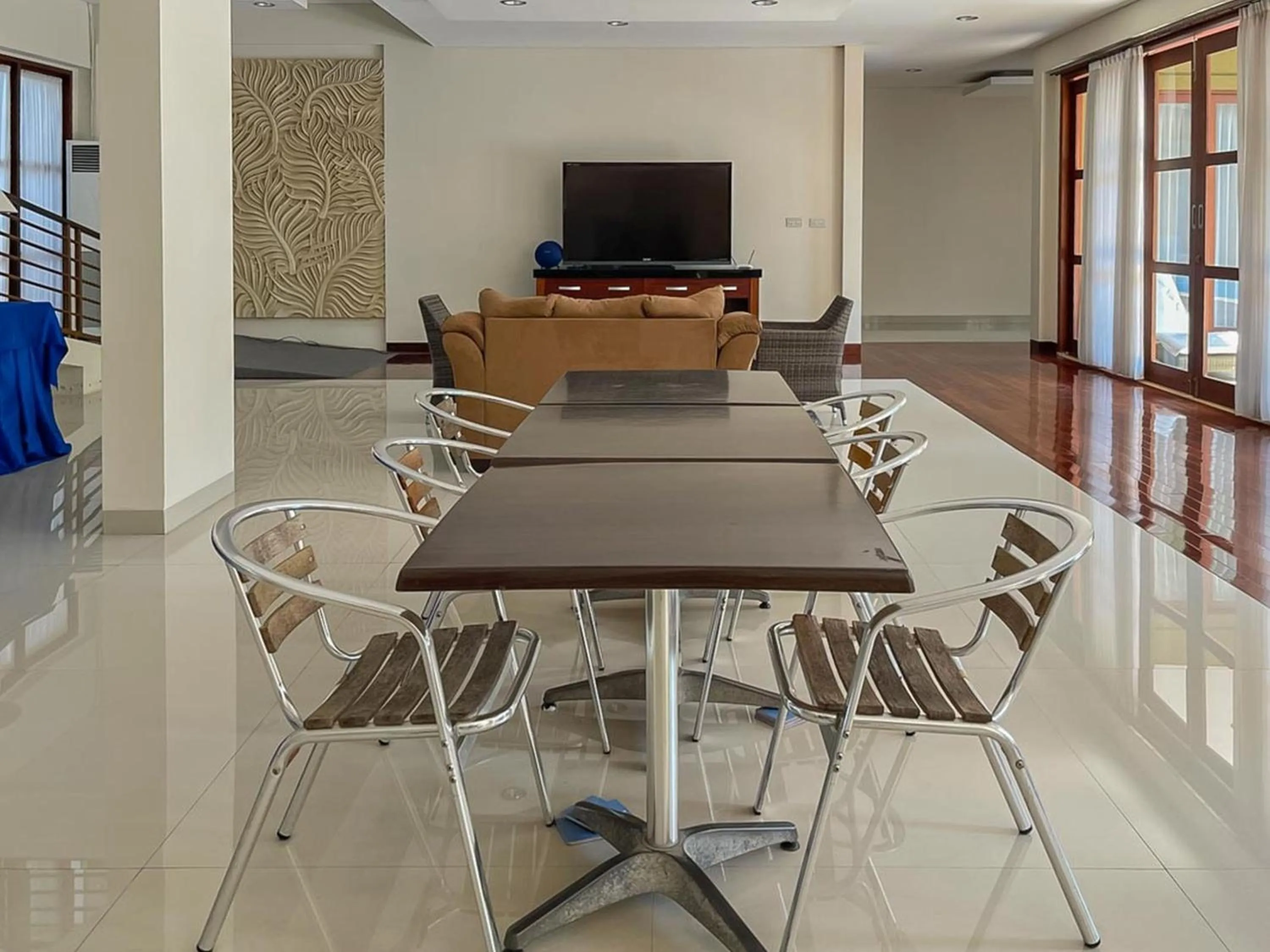 Living room in Merbau Luxurious Villa Senggigi by The Lavana - 5 Bedroom Villa