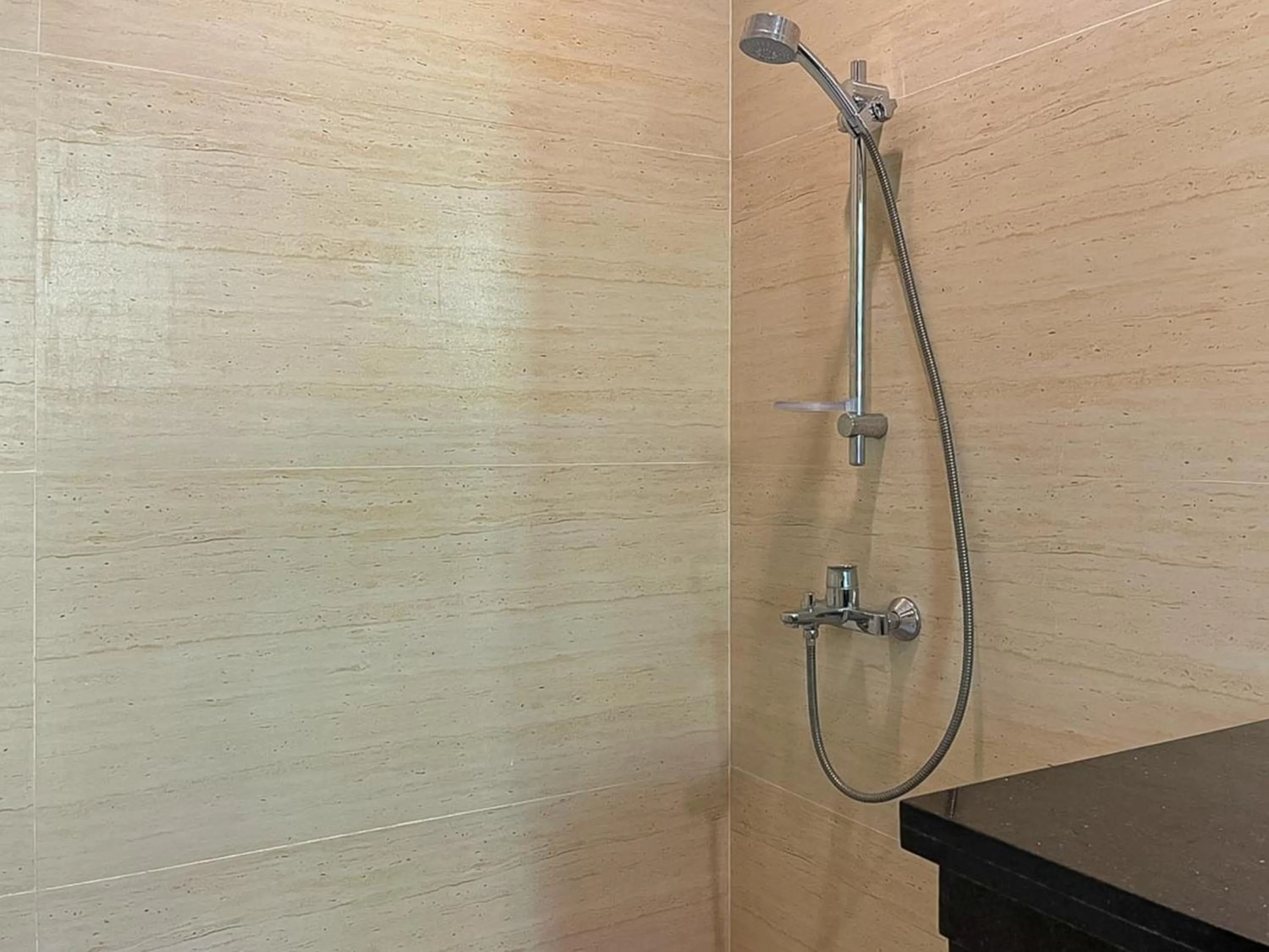 Shower in Merbau Luxurious Villa Senggigi by The Lavana - 5 Bedroom Villa