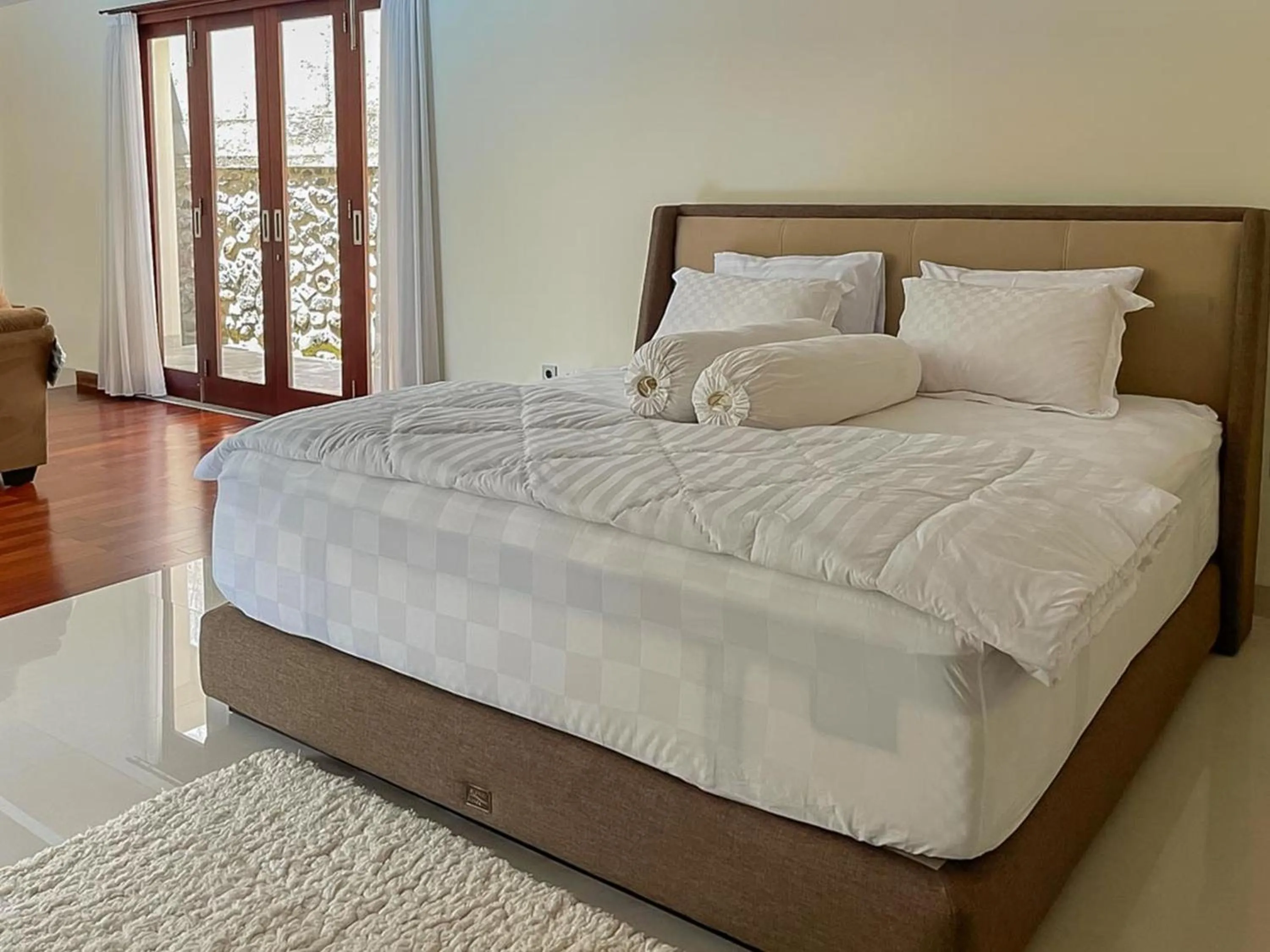 Bedroom, Bed in Merbau Luxurious Villa Senggigi by The Lavana - 5 Bedroom Villa