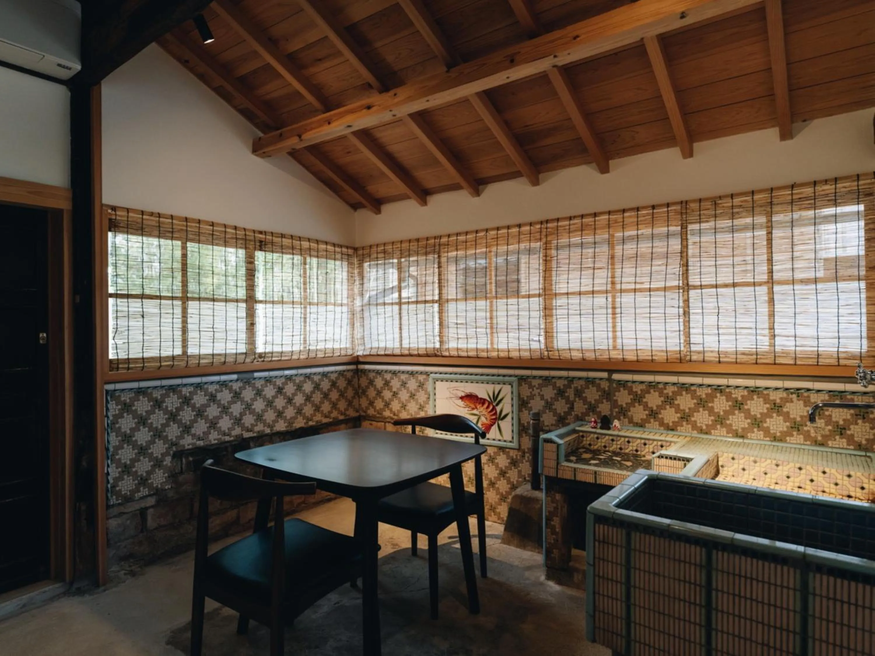 Photo of the whole room in RITA Izumifumoto