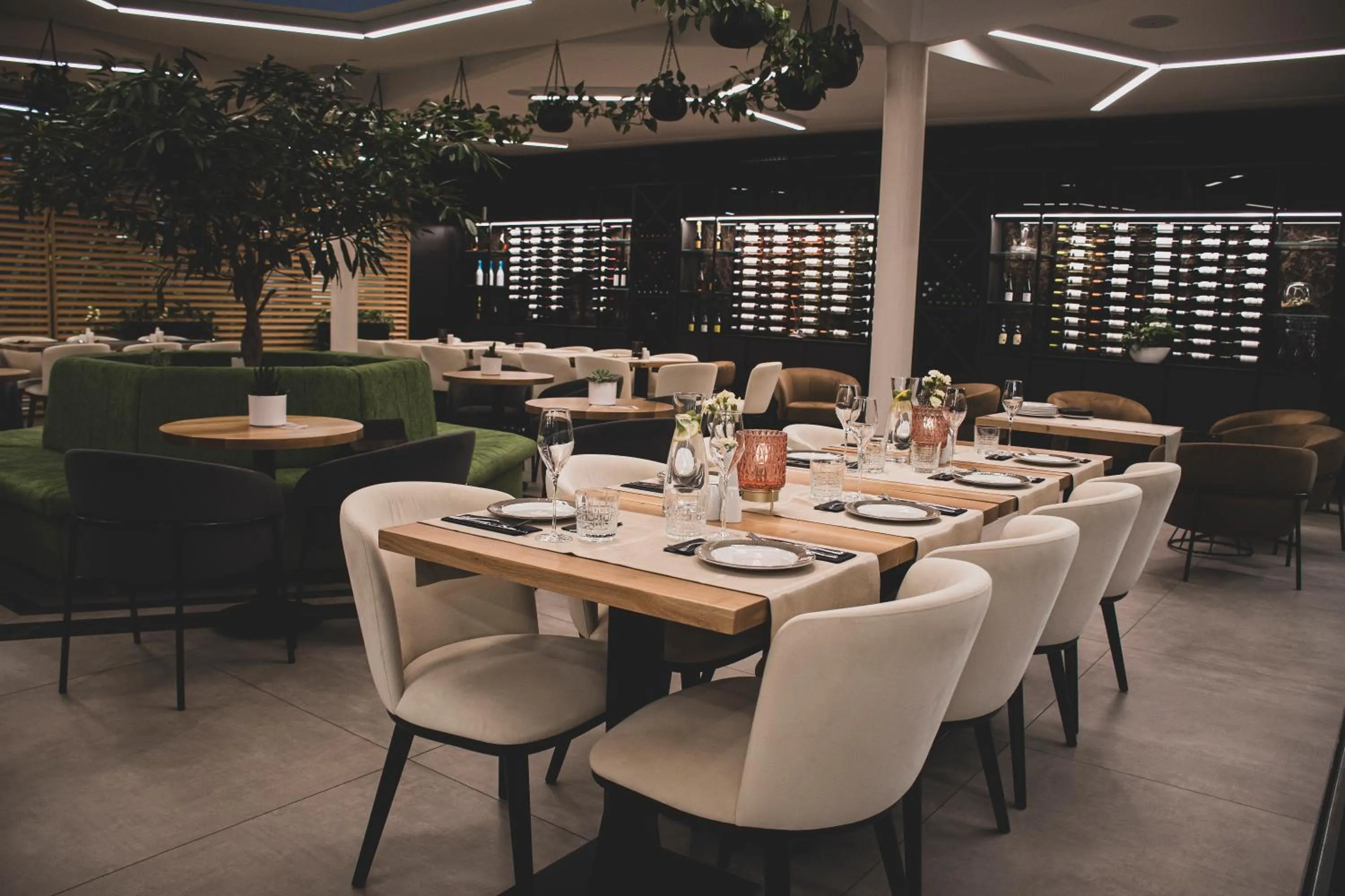 Restaurant/places to eat in RM Hotel Wellness & Congress