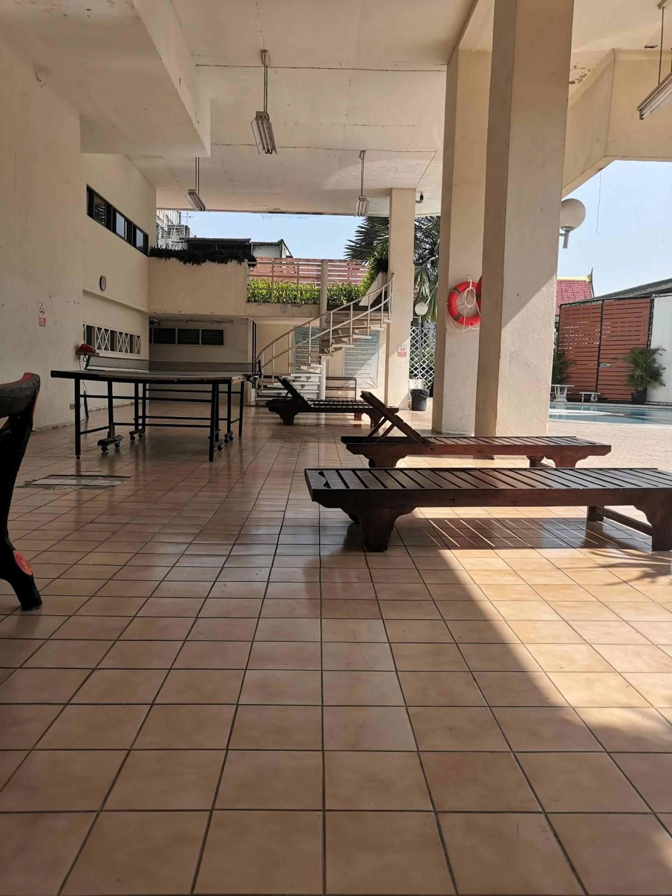3 pool with condo opposite the train station, near old city and Nimman
