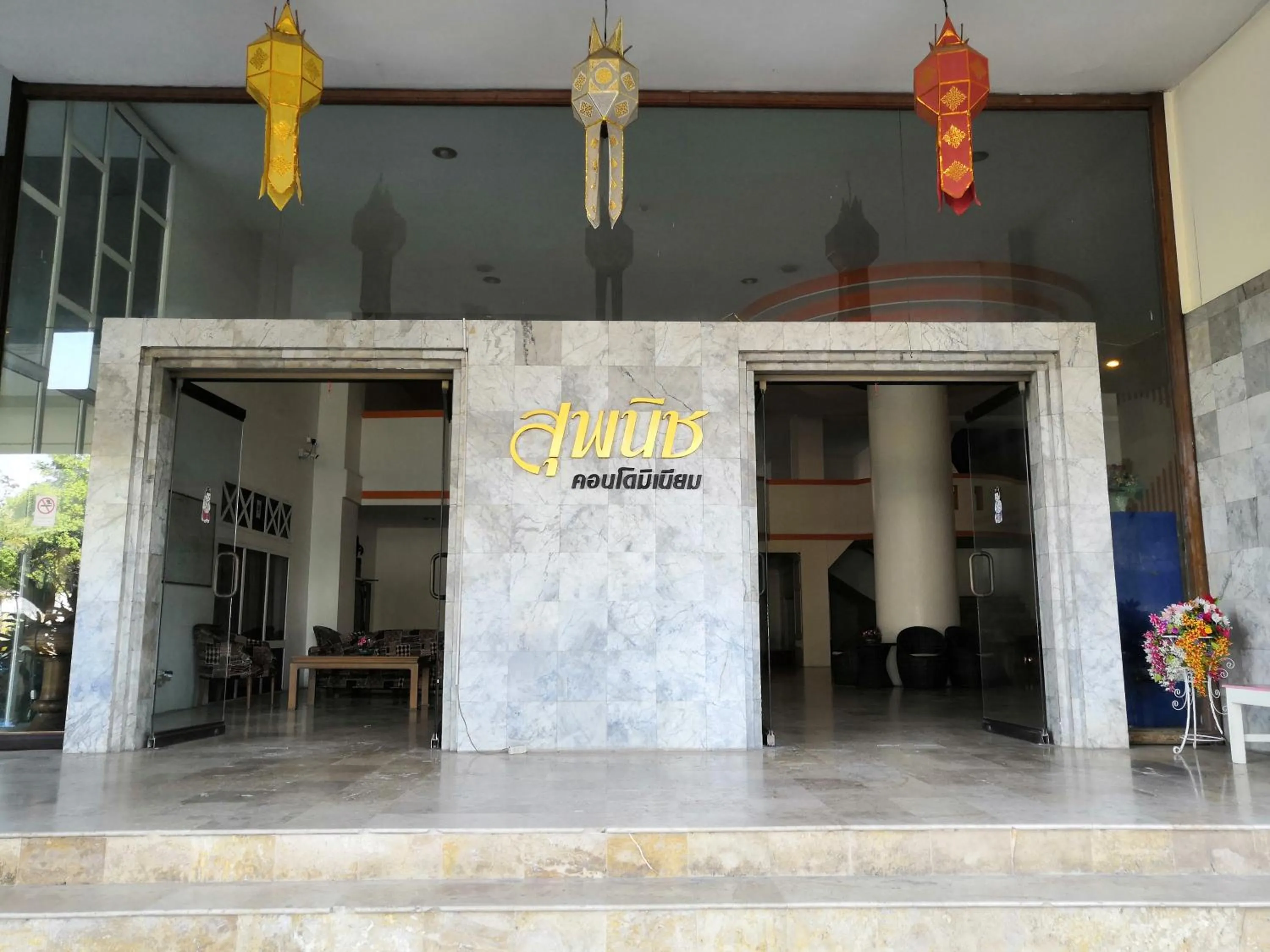 3 pool with condo opposite the train station, near old city and Nimman